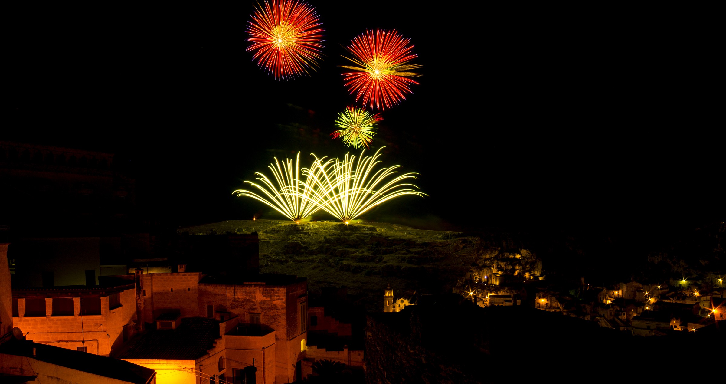 fuochi artificiali sui Sassi di Matera.