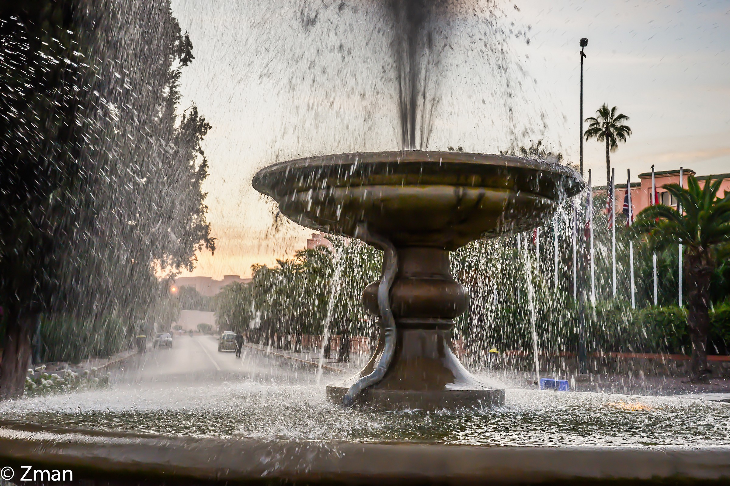 Fontana principale di fronte all'hotel