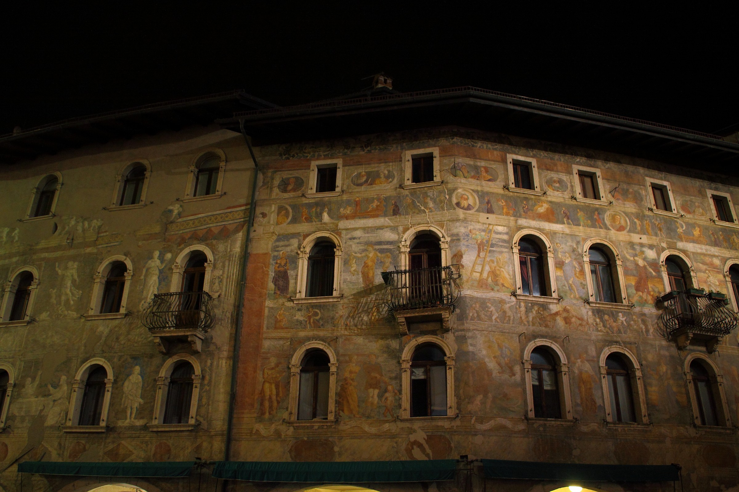 foreshortening from Piazza Duomo - Trento