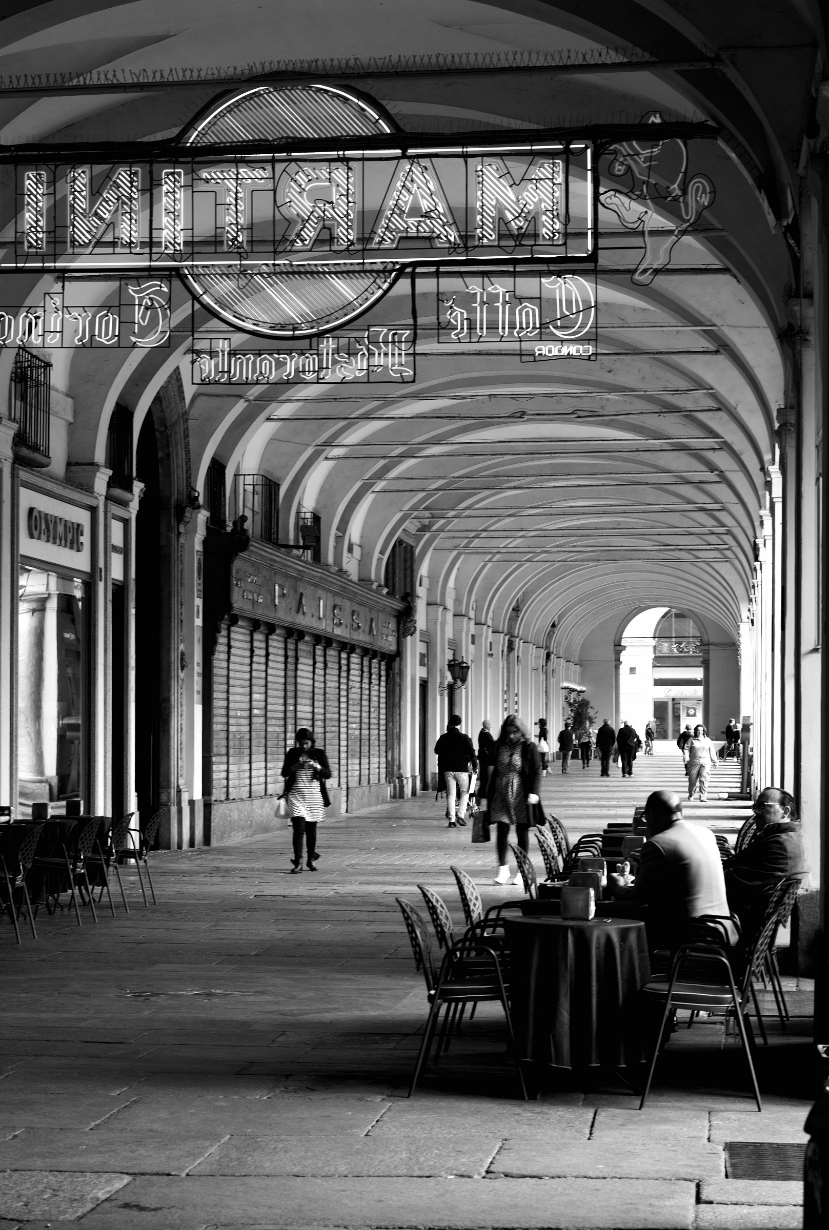 Al caffè sotto i portici ...