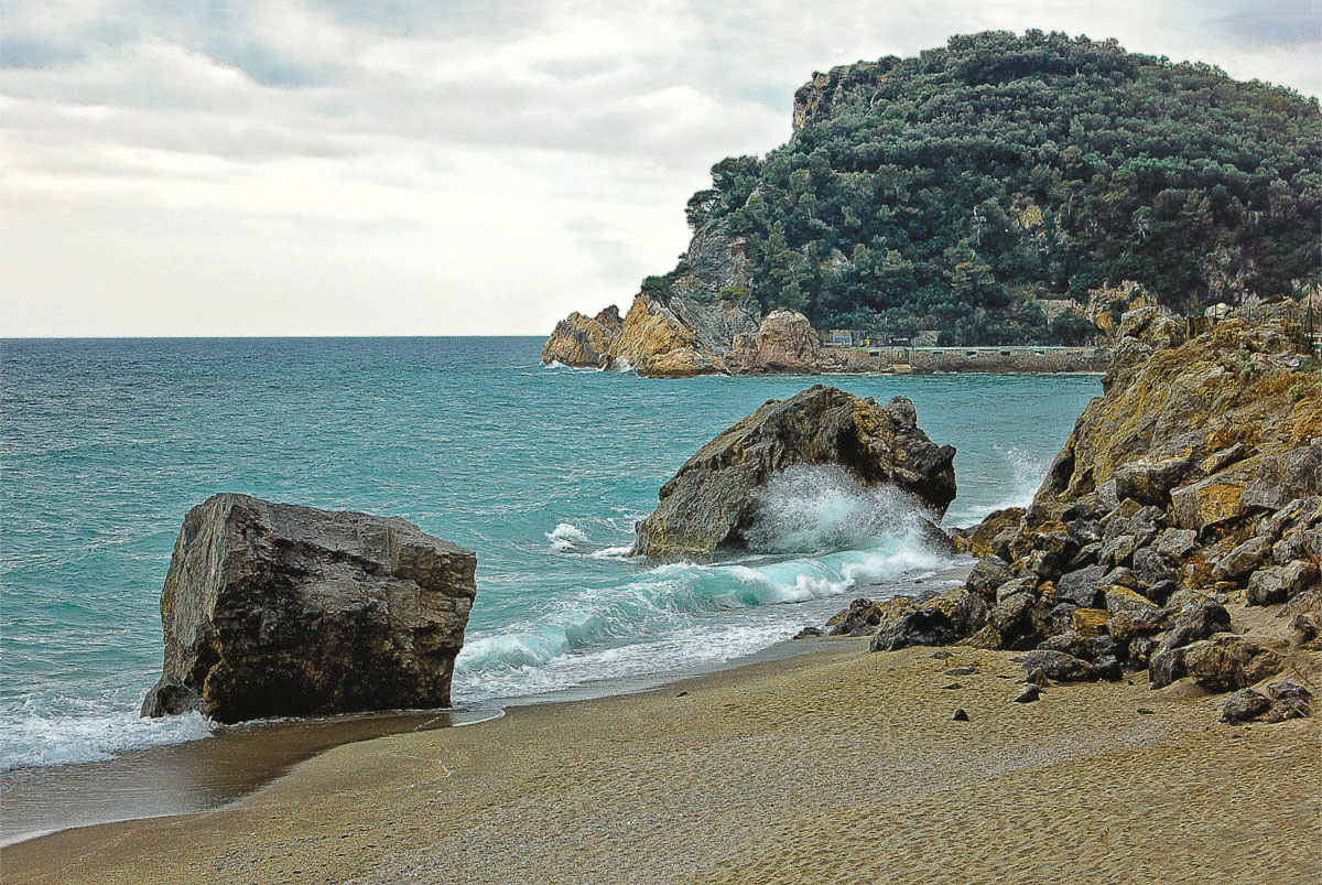 varigotti - bay of the Saracens - magazine