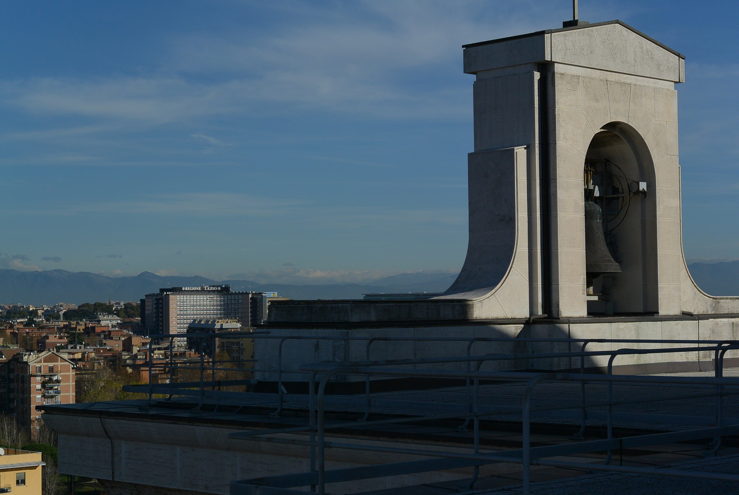 Uno sguardo su Roma e il palazzo della Regione