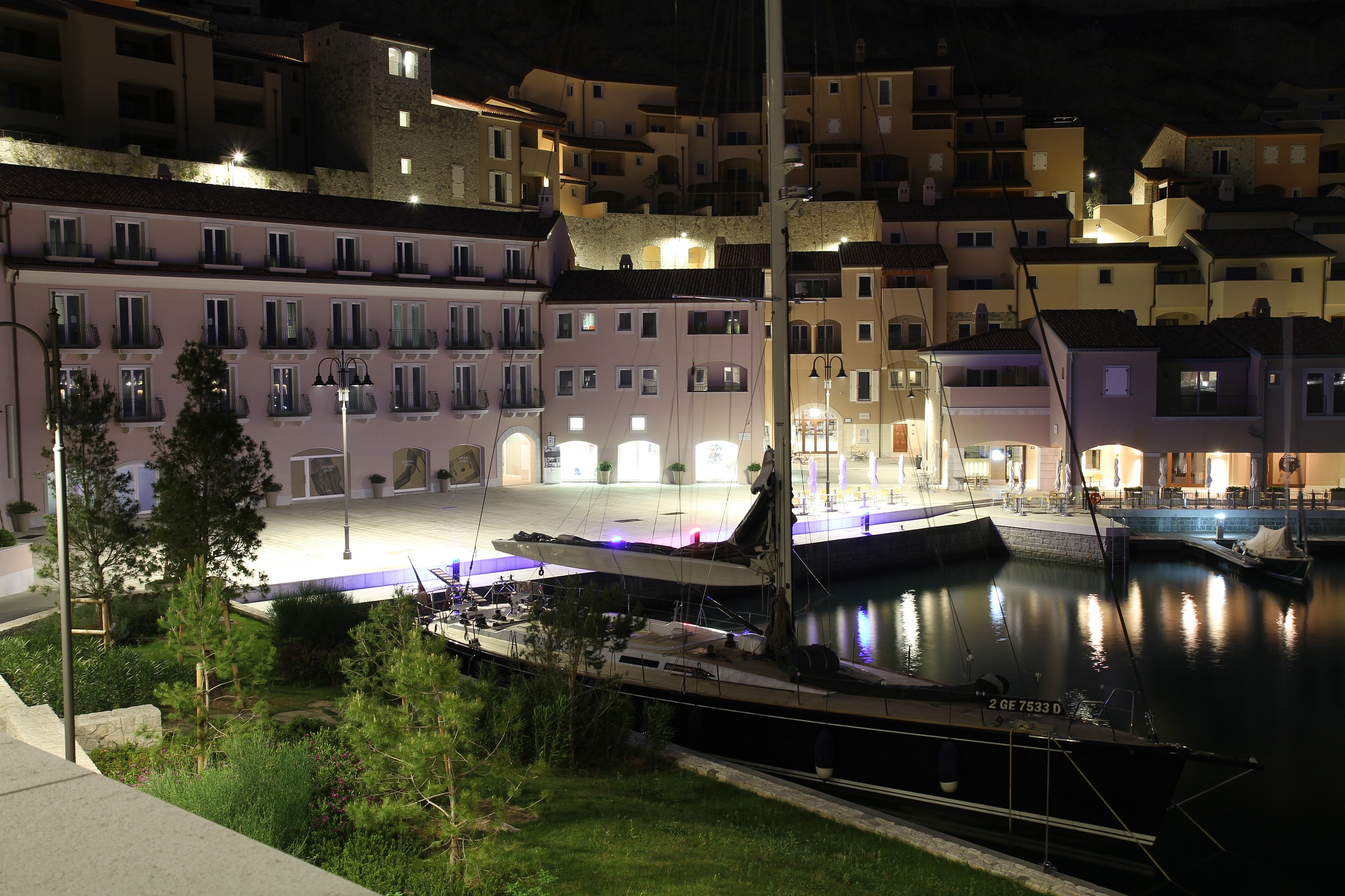 la vista della piazzetta dai vicoli