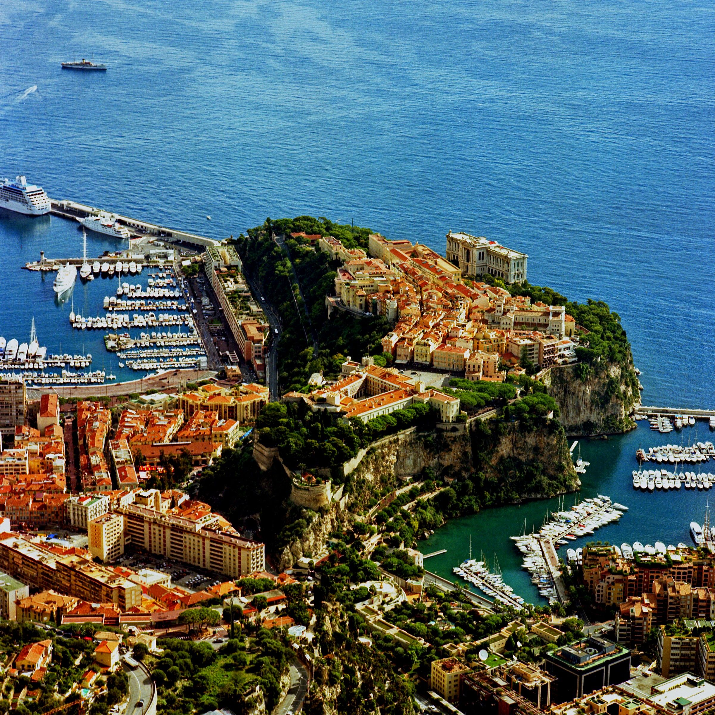 the Rock of Monaco from Tte de Chien (550 m)