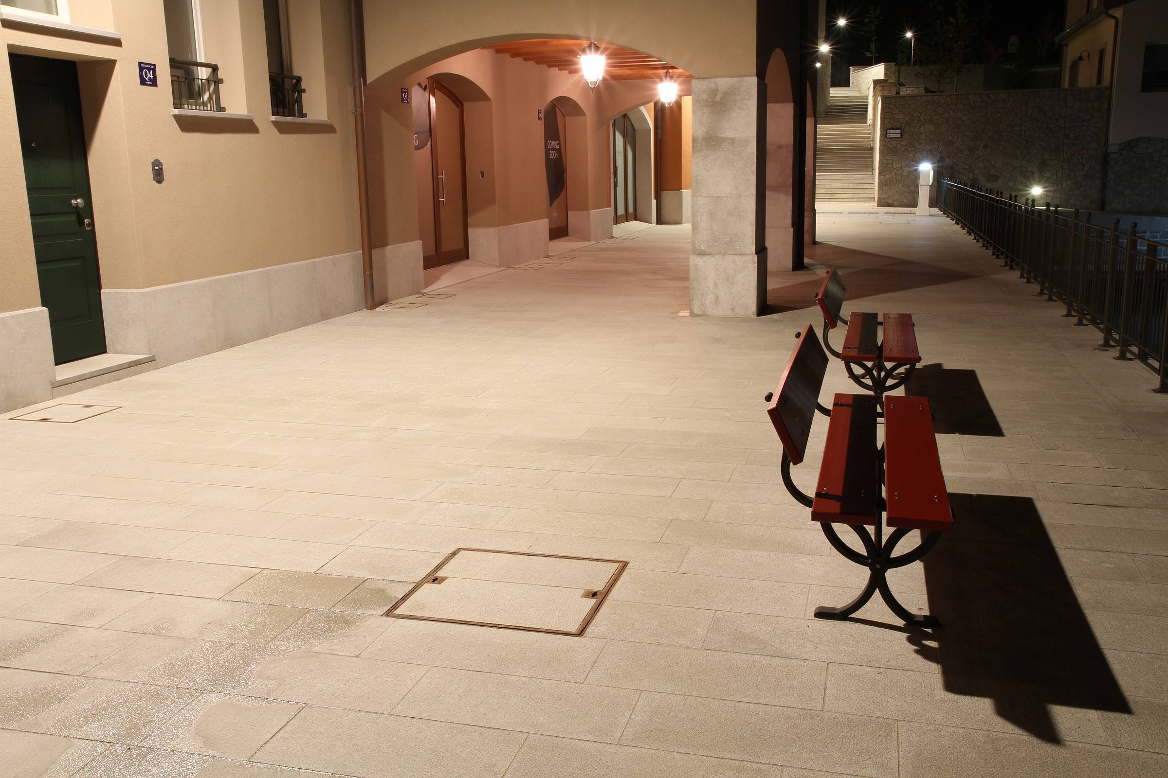 panchine e lampioncini di porto piccolo