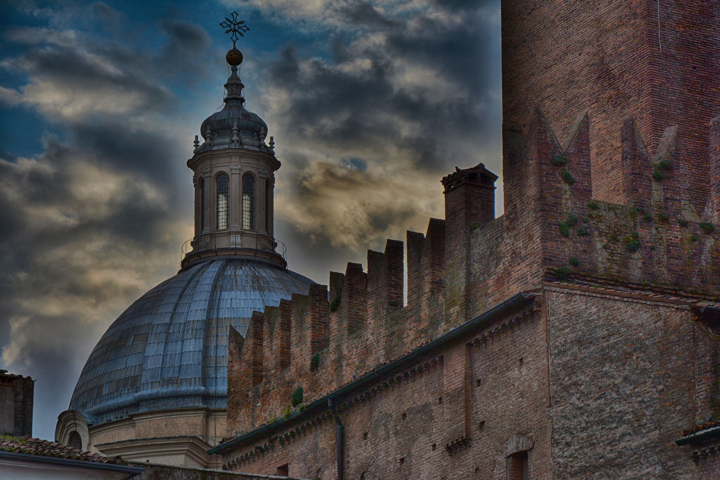 Piazza Sordello cupola Chiesa di S. Andrea - Mantova