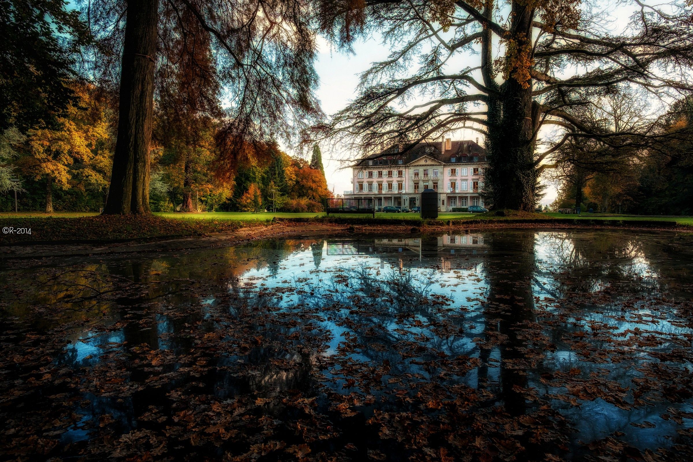 Nascondere By The Pond