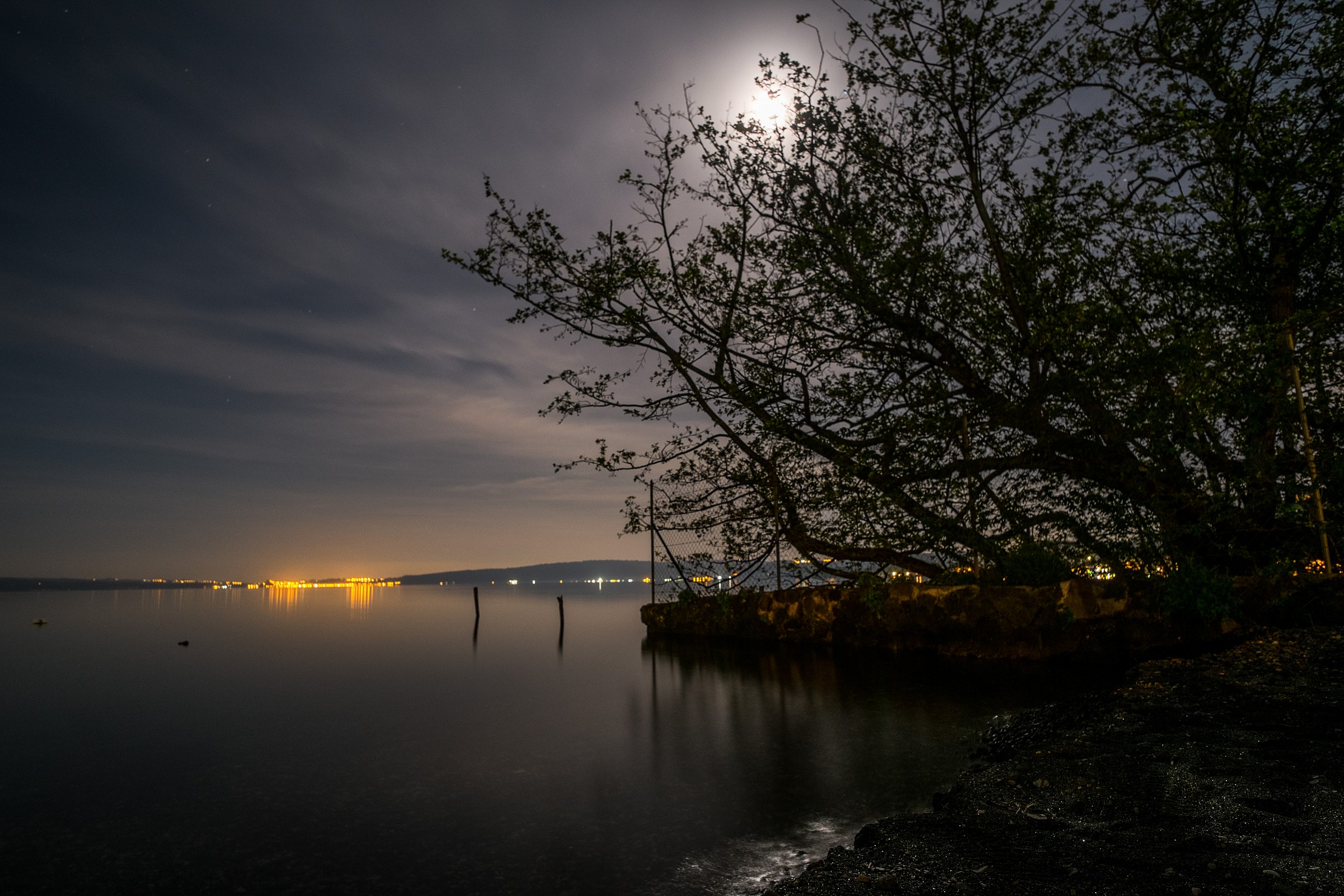 Di notte sul lago di Bracciano