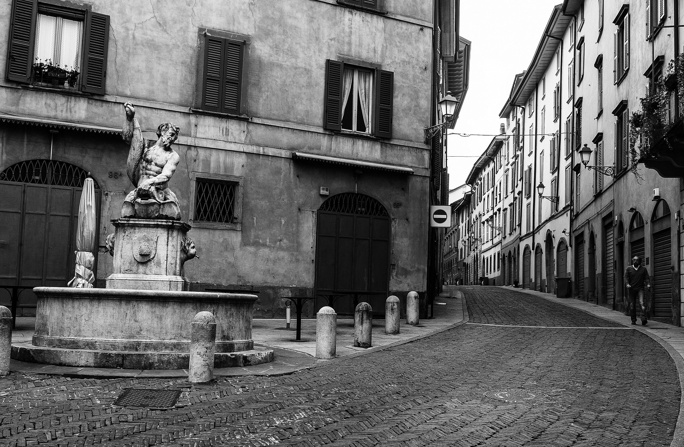 Piazza dei Delfini (bg)