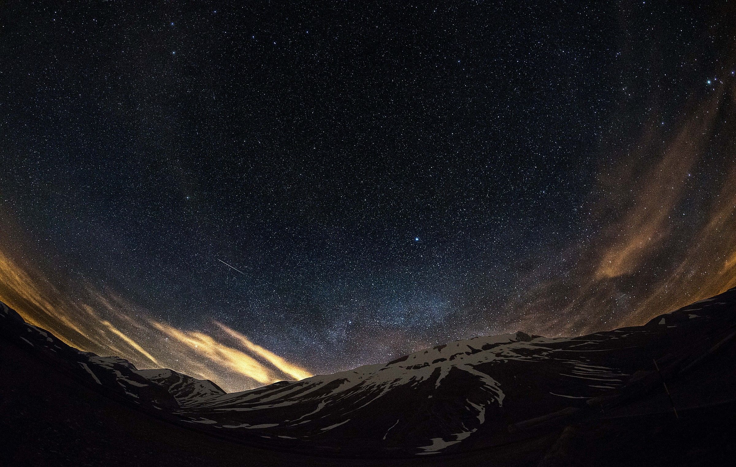 April sky above castelluccio
