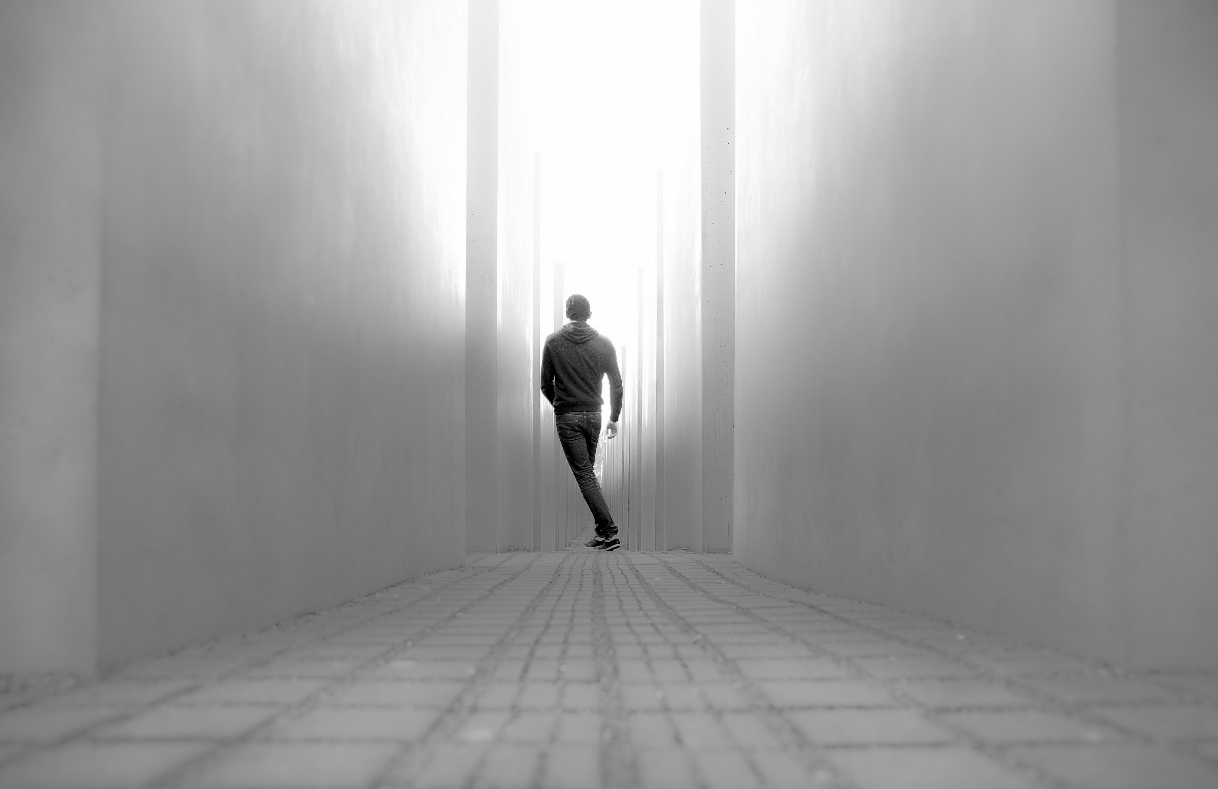 zigzagging through the stelae