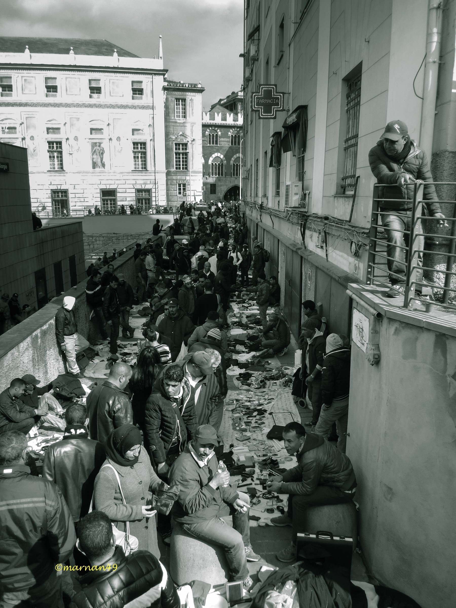 Il suq di via Turati a Genova