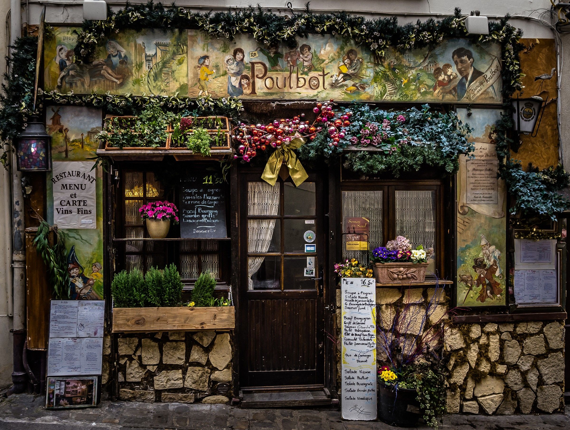 small restaurant in montmatre