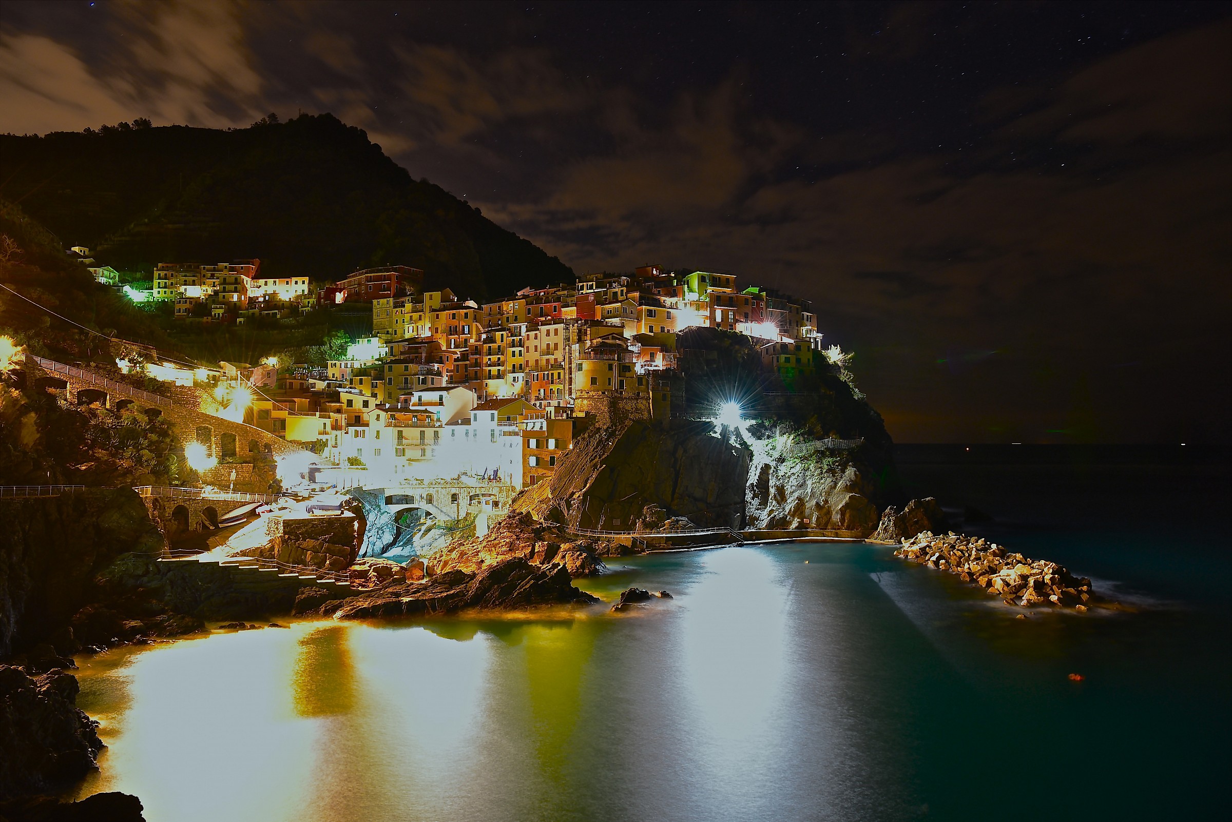 Manorola by night...