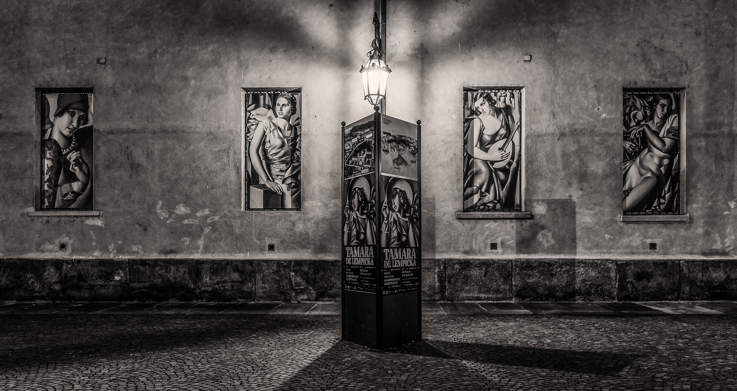 muro di Chiesa di San Lorenzo in Piazzetta Reale