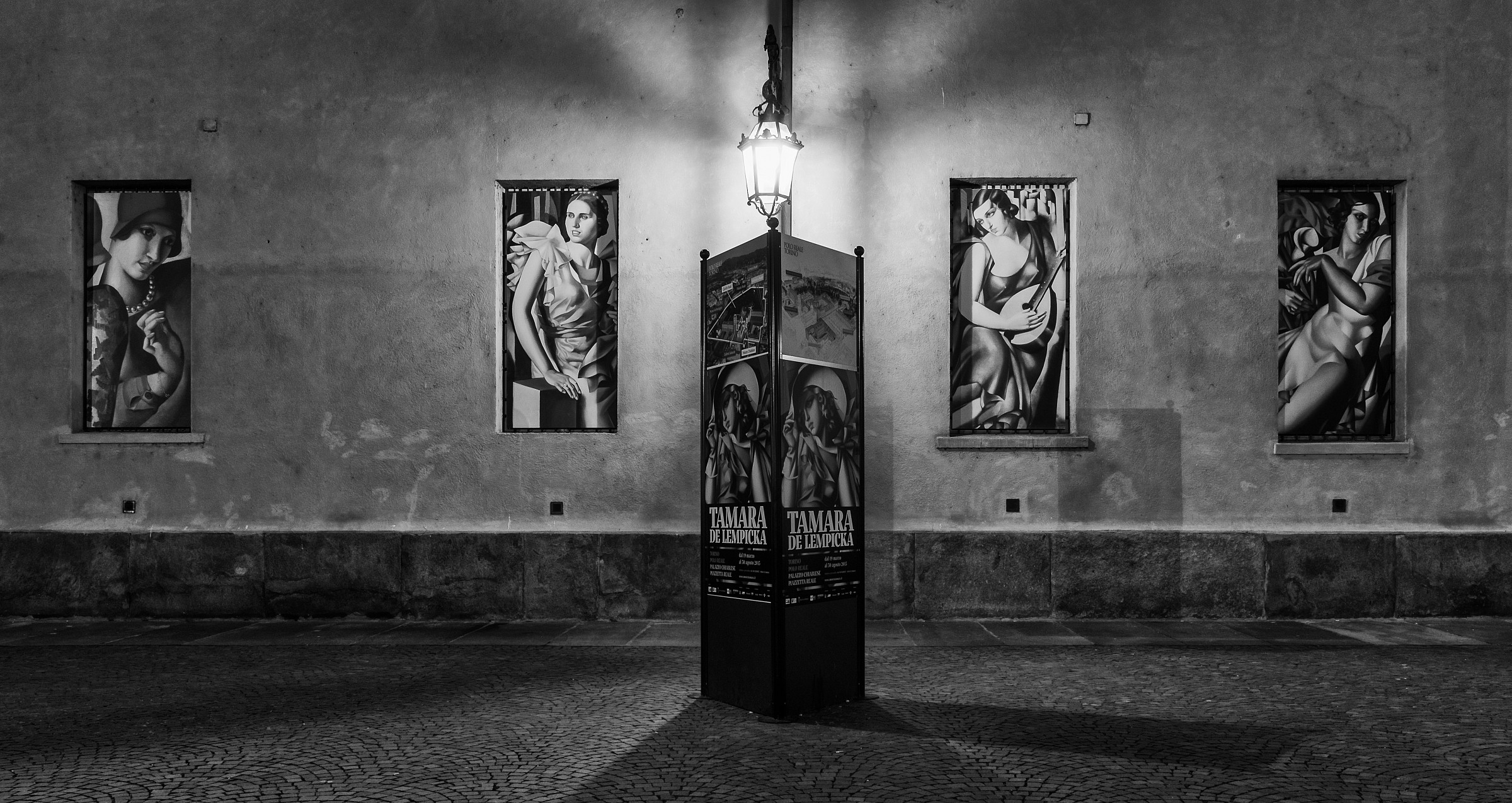 muro di Chiesa di San Lorenzo in Piazzetta Reale