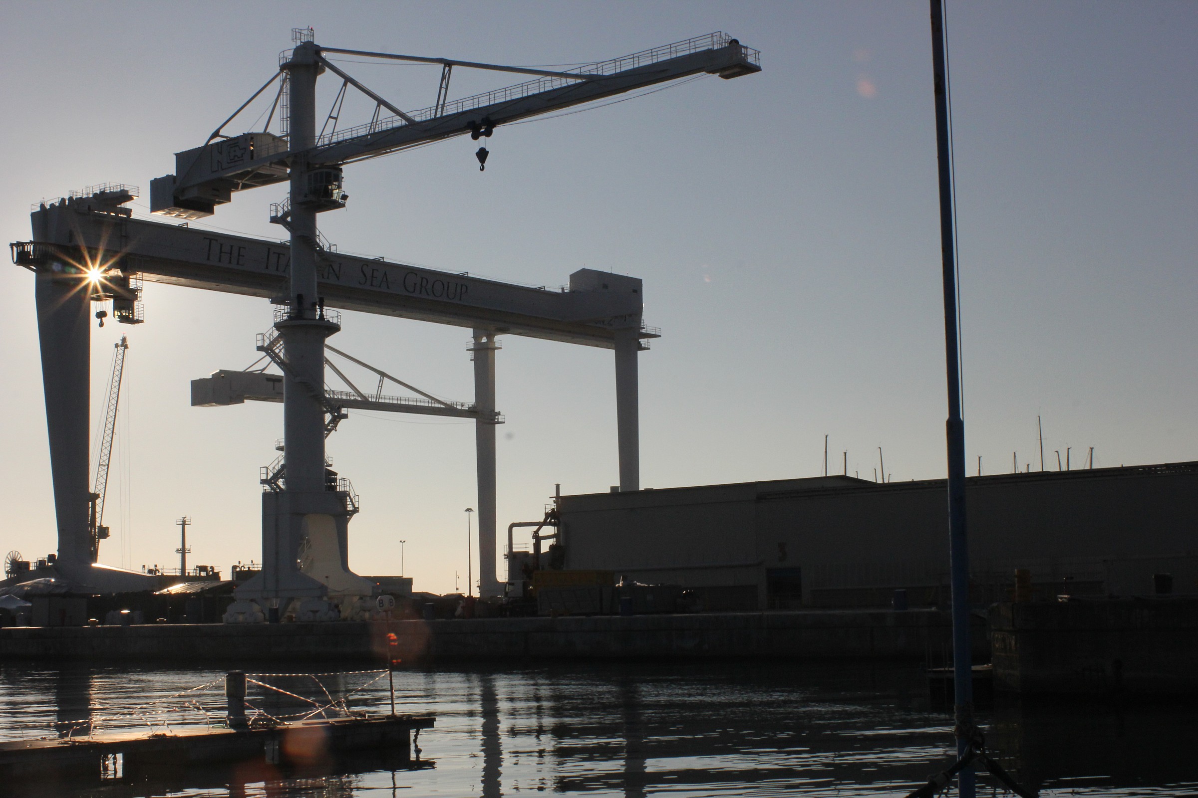 sollevare... spostare...