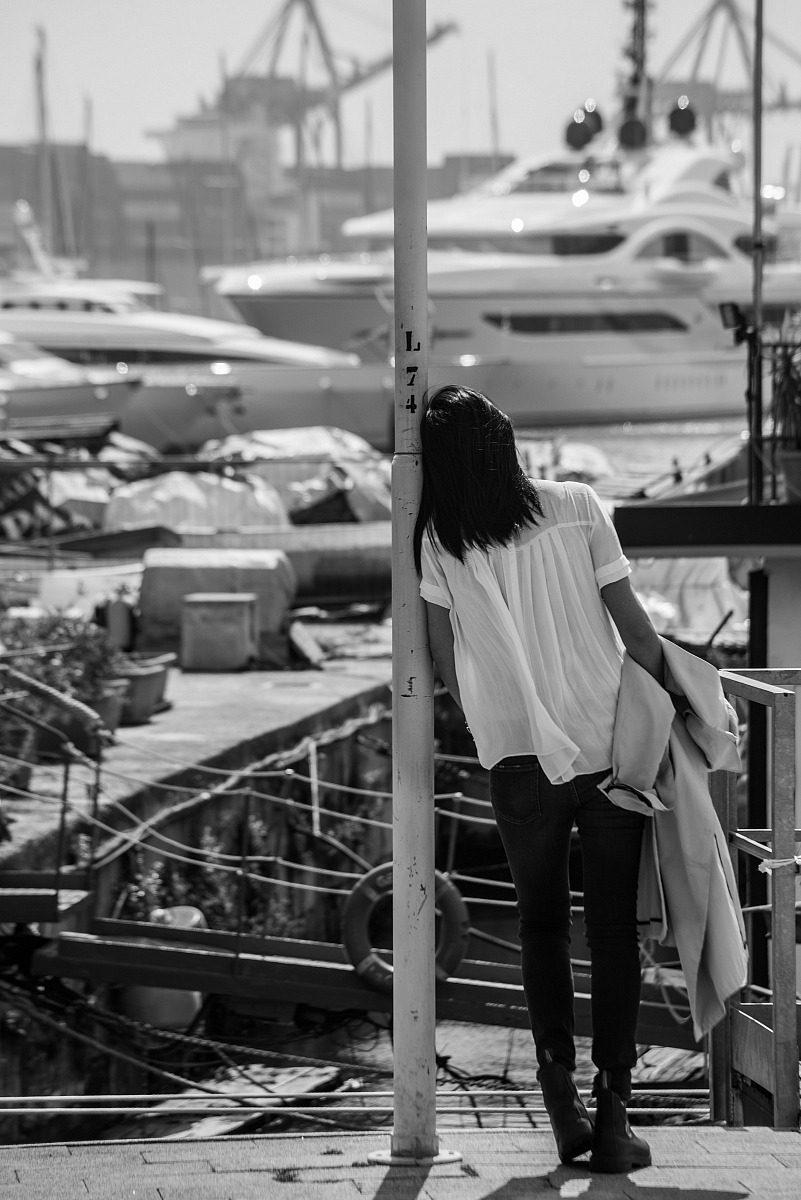 Assorta nei suoi pensieri