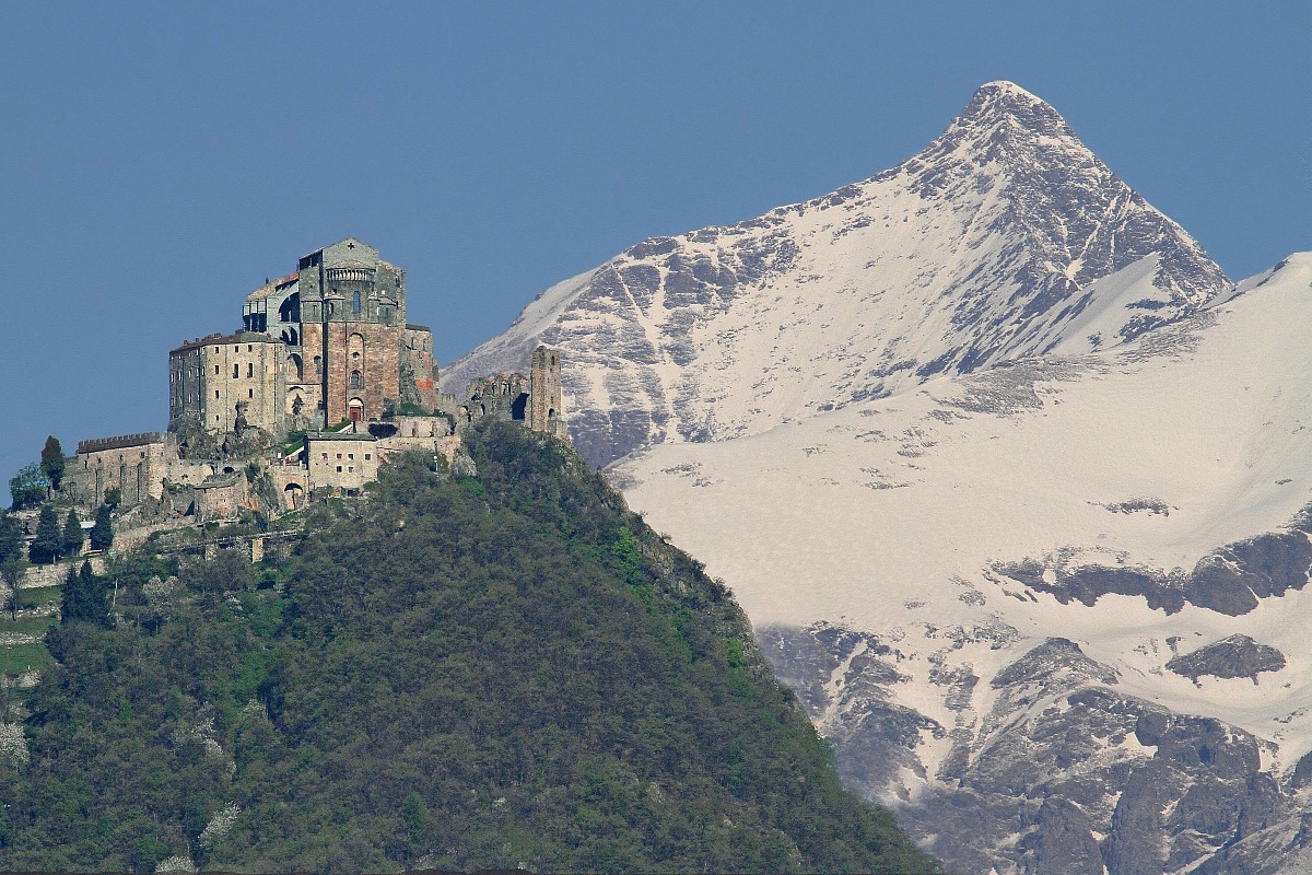 monument symbol of Piedmont with behind the rocci