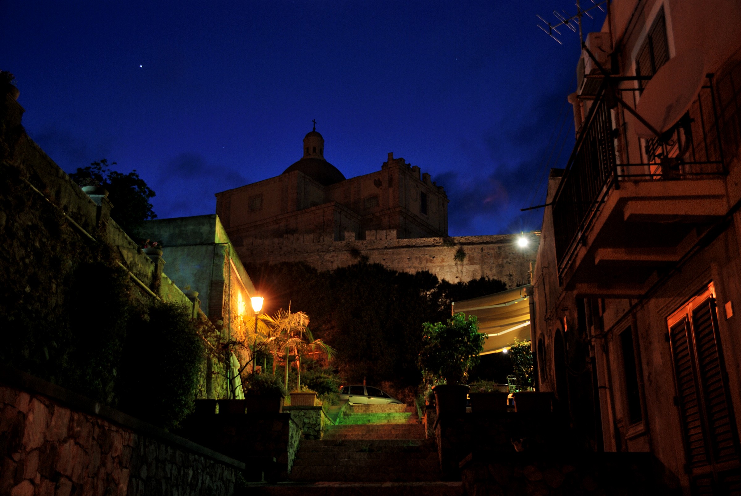 Between pubs and castles