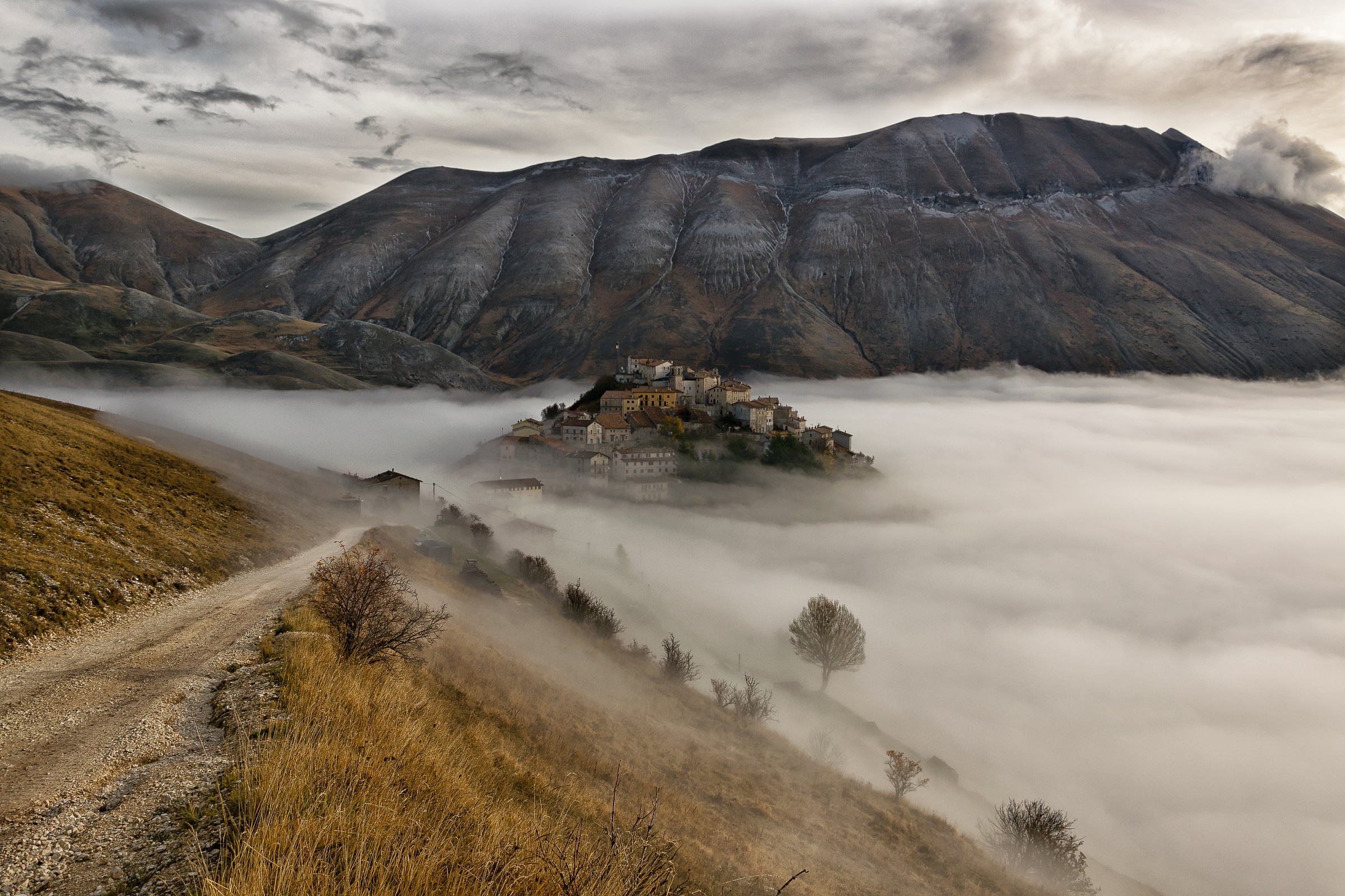 Castelluccio and fogs