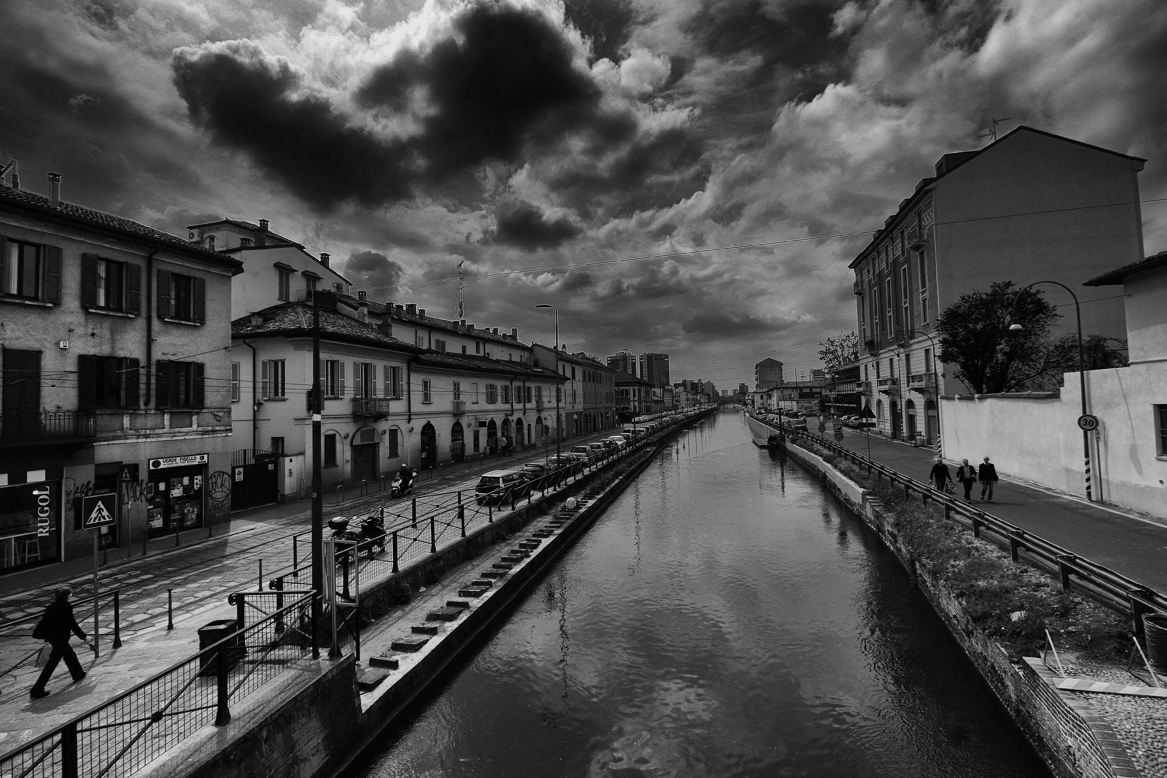 Alzaia Naviglio Grande a Milano