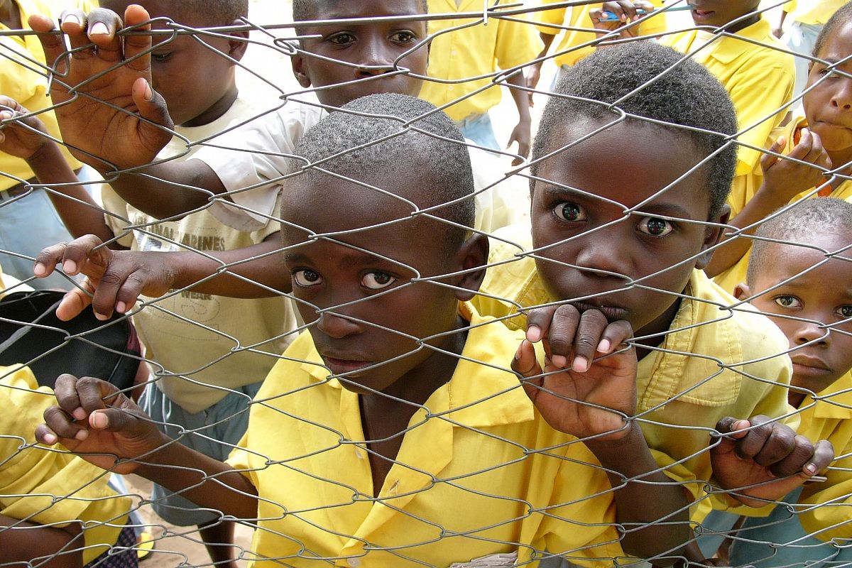 Scuola Kenyota  Leica Digilux 2  1/125'   f.4,5  iso 10