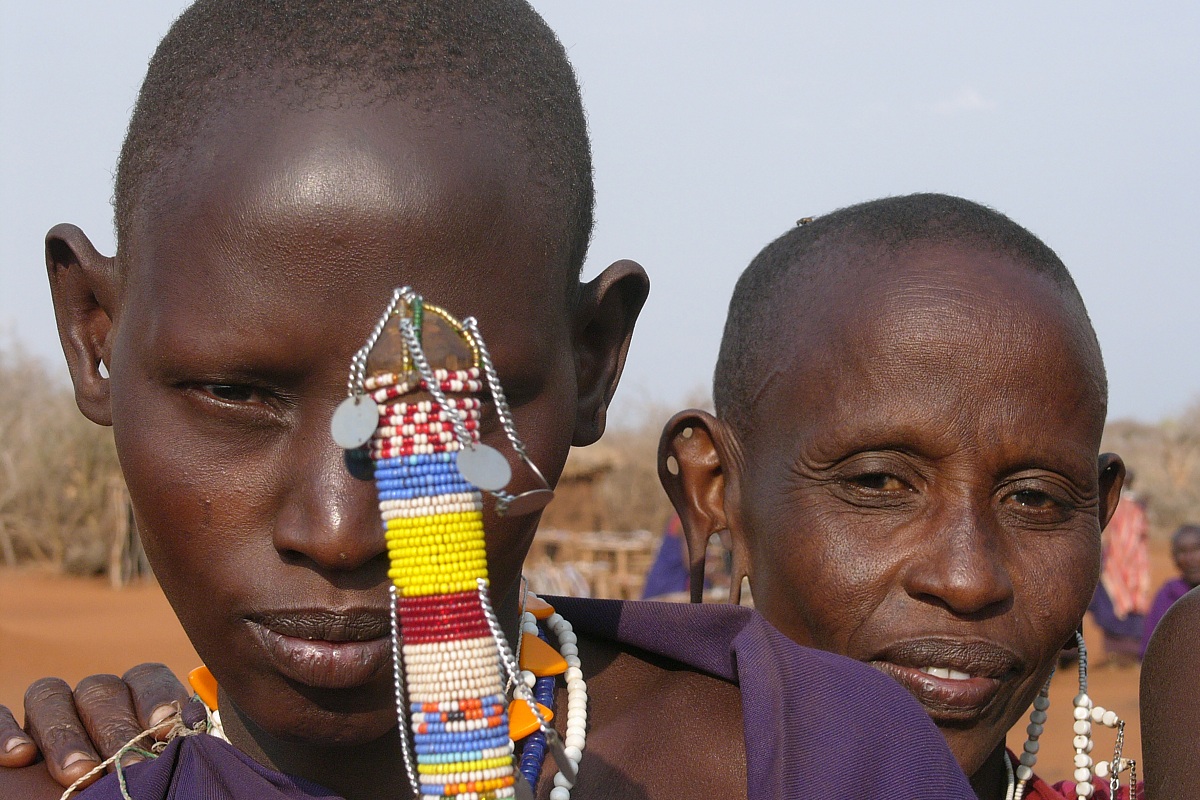 Guerrieri Masai   Leica Digilux 2  1/250  f.6,5  iso100