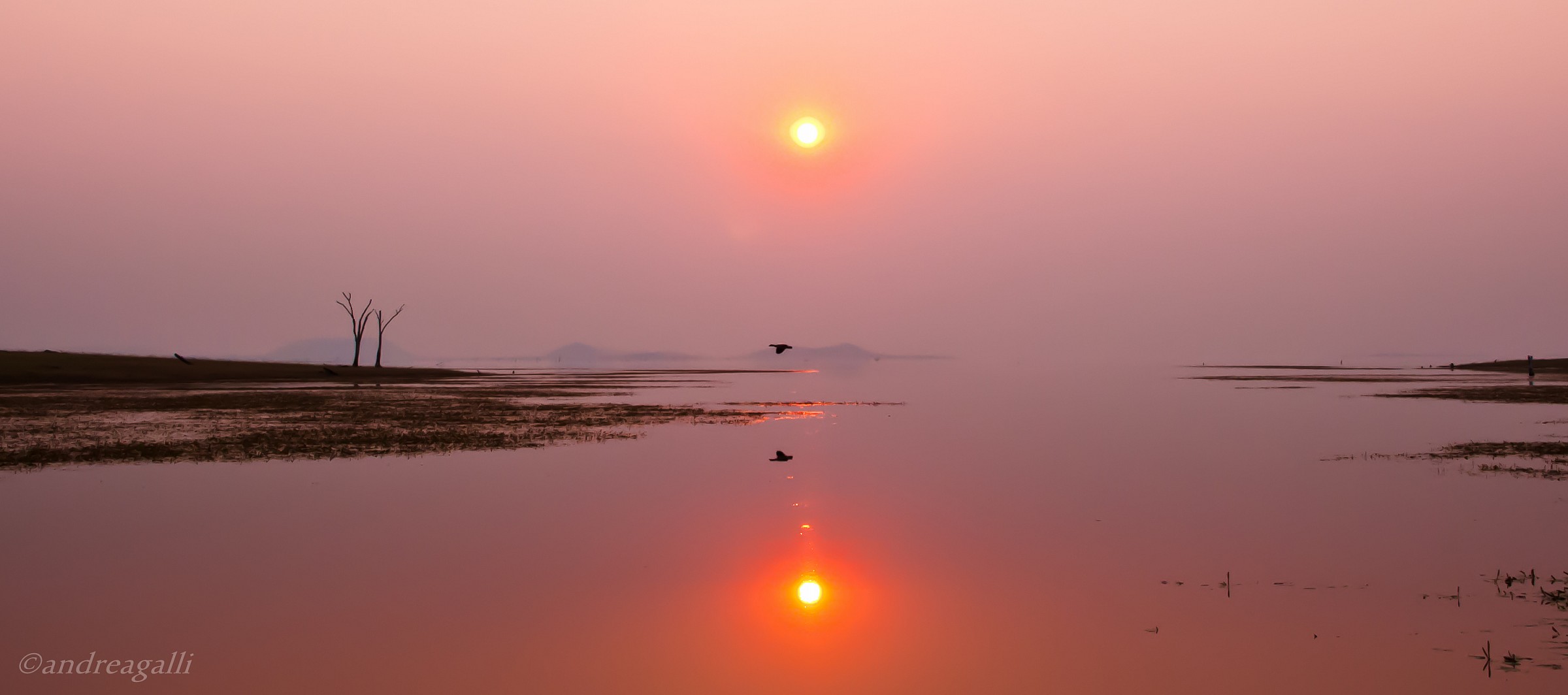 lago Kariba al tramonto