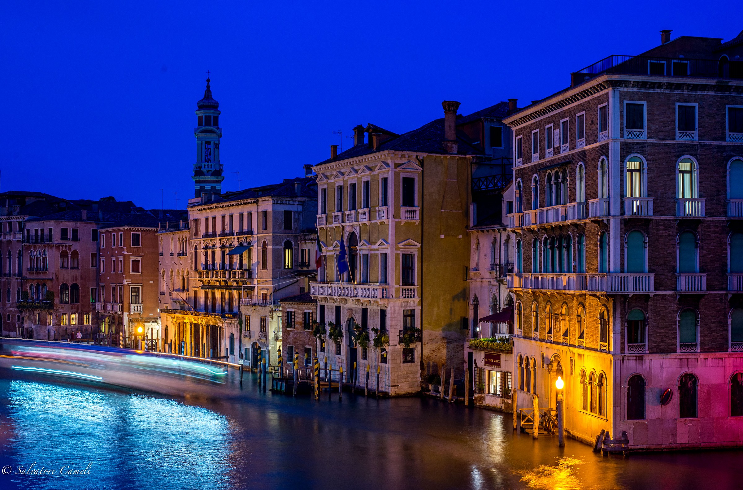 Venice at night .... (near Rialto bridge)