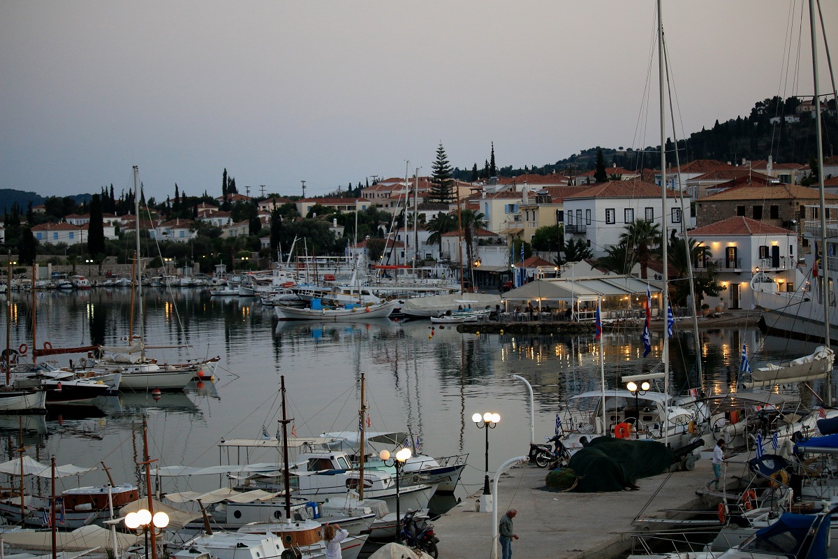 Il vecchio porto al crepuscolo