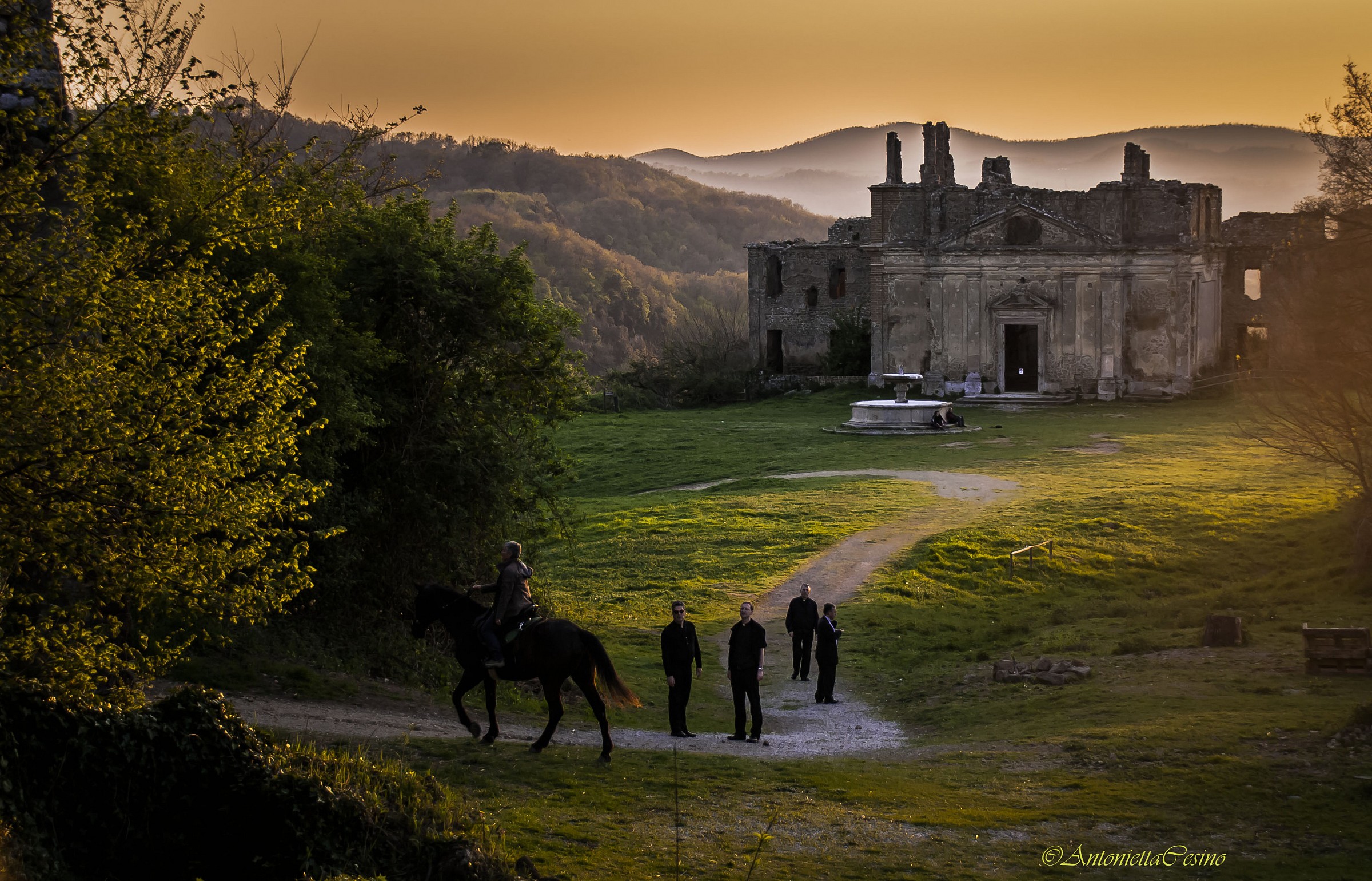 Passeggiando fra i ruderi