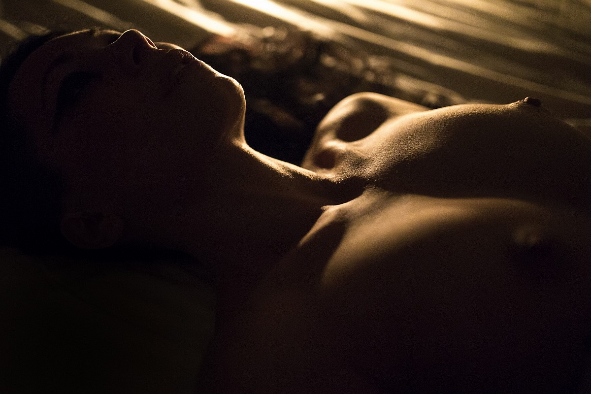 white star in a black sky