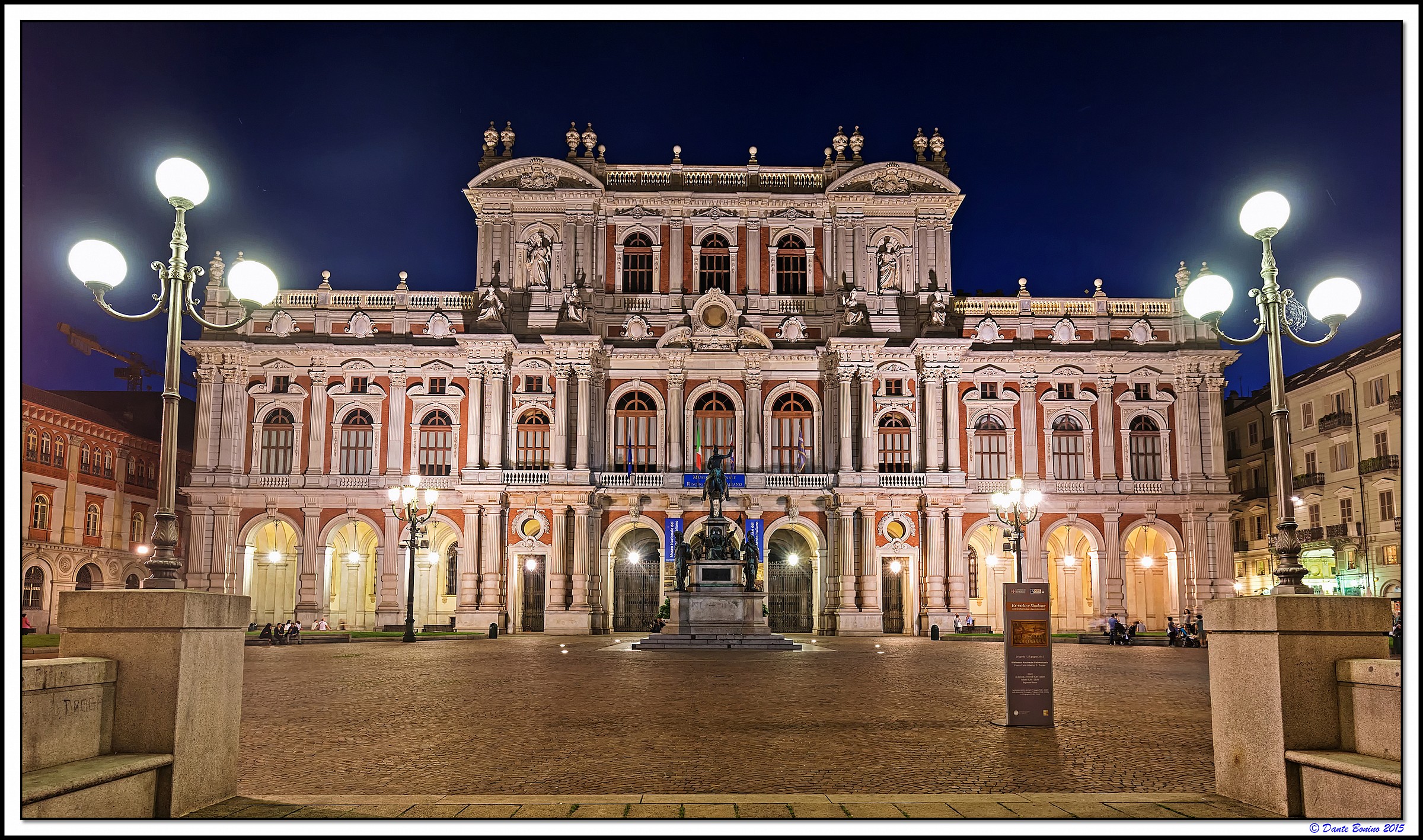 Palazzo Carignano: Facciata ottocentesca