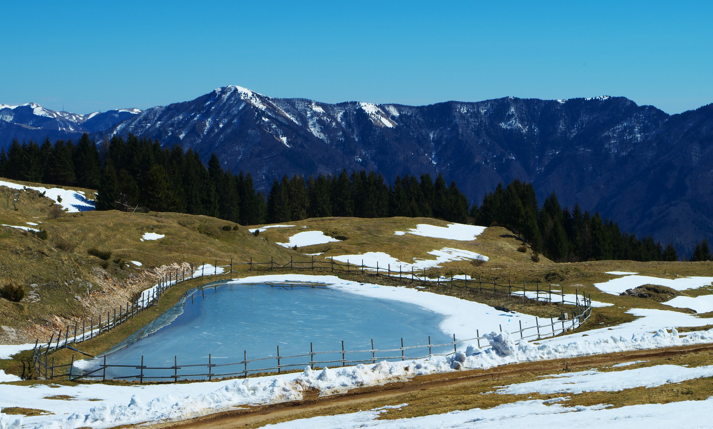 laghetto sul monte avena