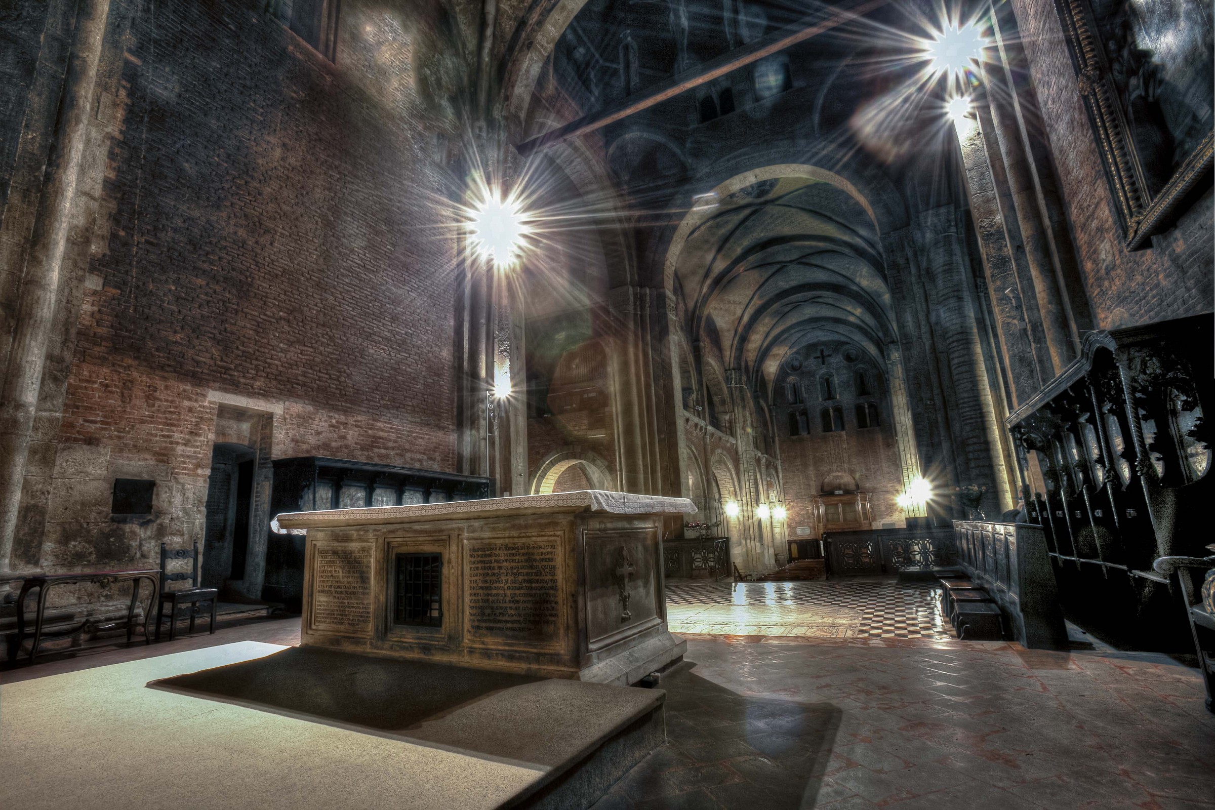 L'altare ....San Michele ( Pavia )