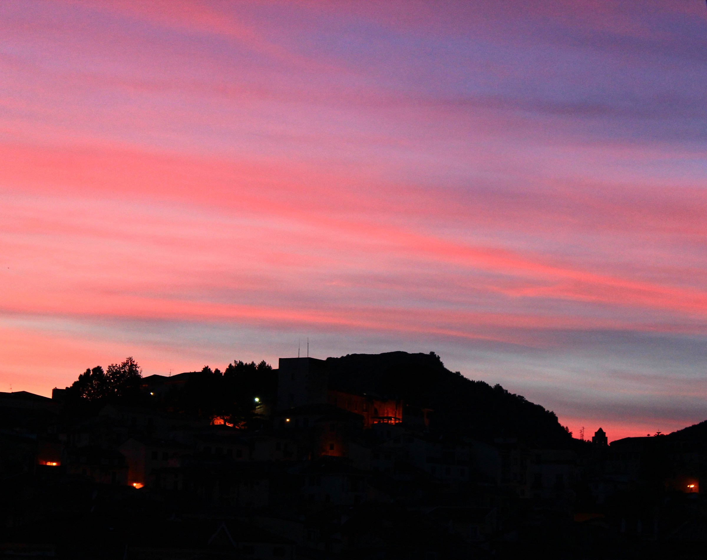 Mentre il sole alle spalle pian piano va giù..