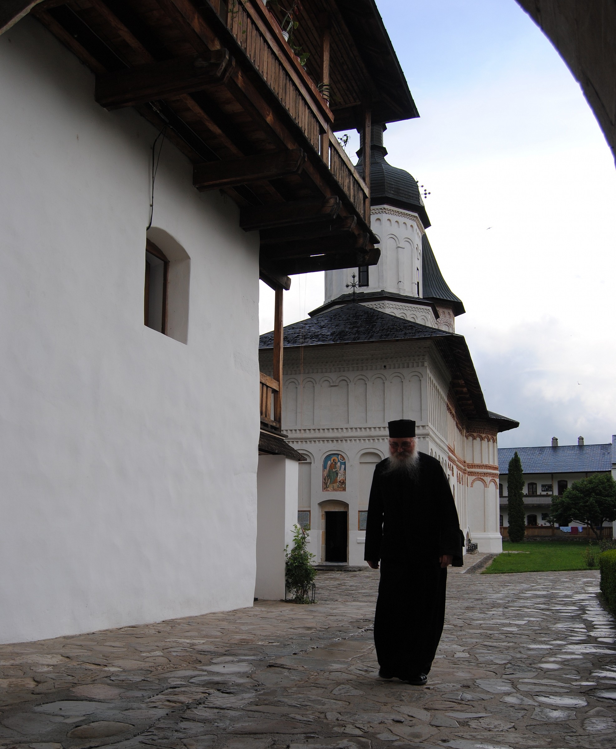 monastero secu  prete