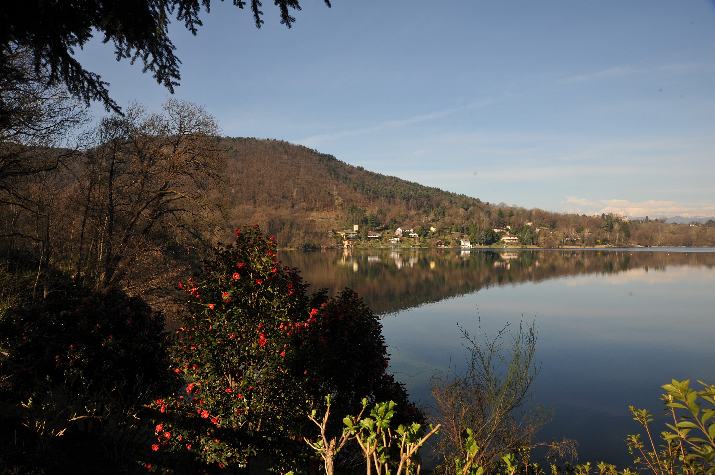 Panoramica lago di Monate