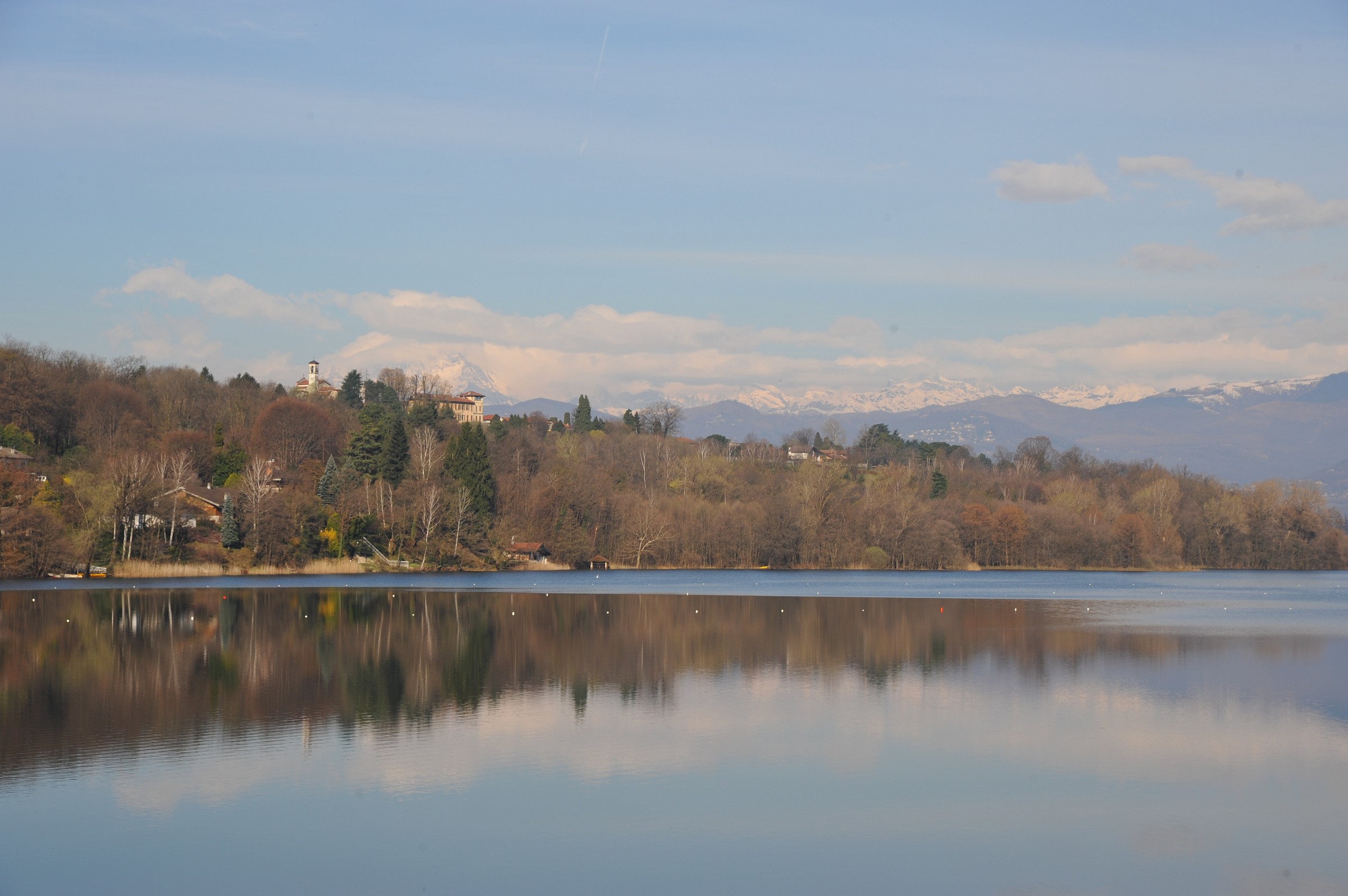 Osmate con le Alpi sullo sfondo
