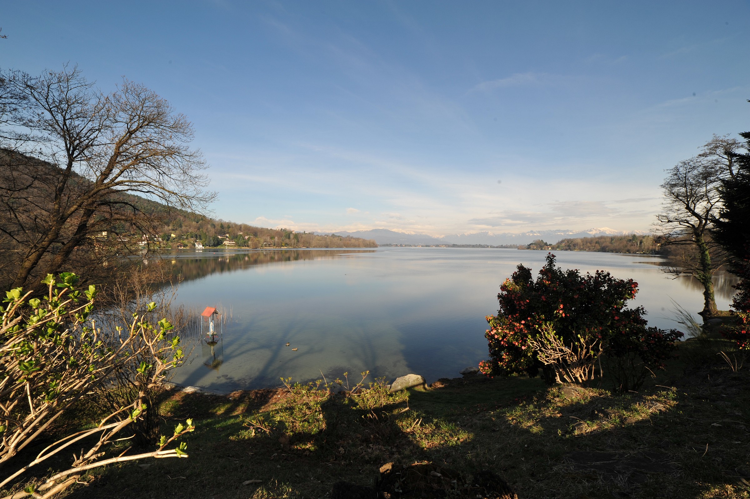 Panoramica lago di Monate