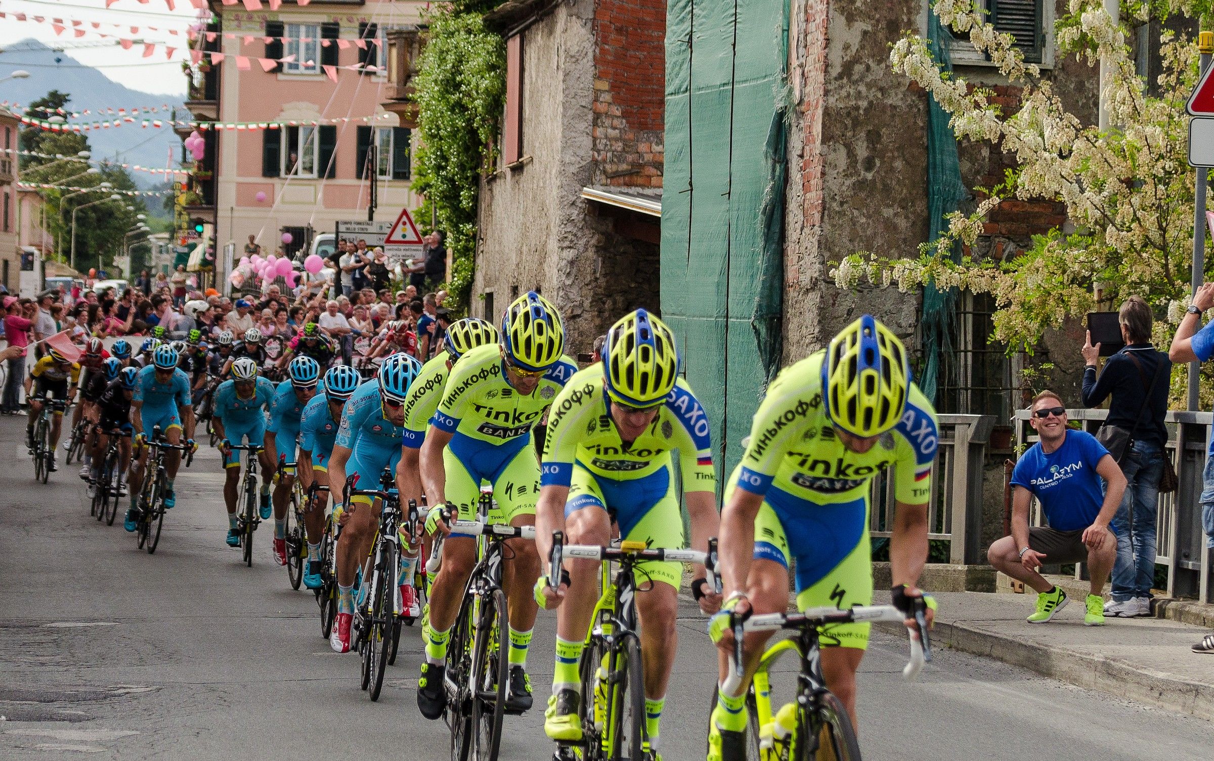 Saxo Tinkoff e Astana , testa bassa e pedalare. tappa3