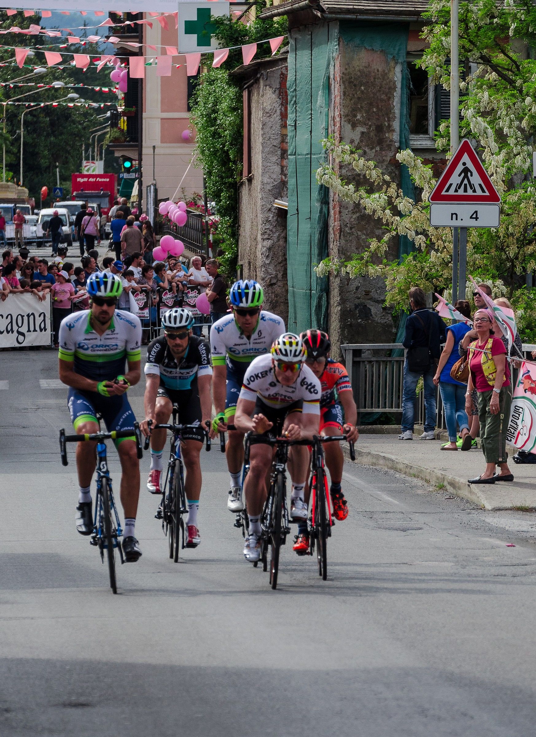 Gruppetto con Andre' Greipel, in gran ritardo- tappa 3