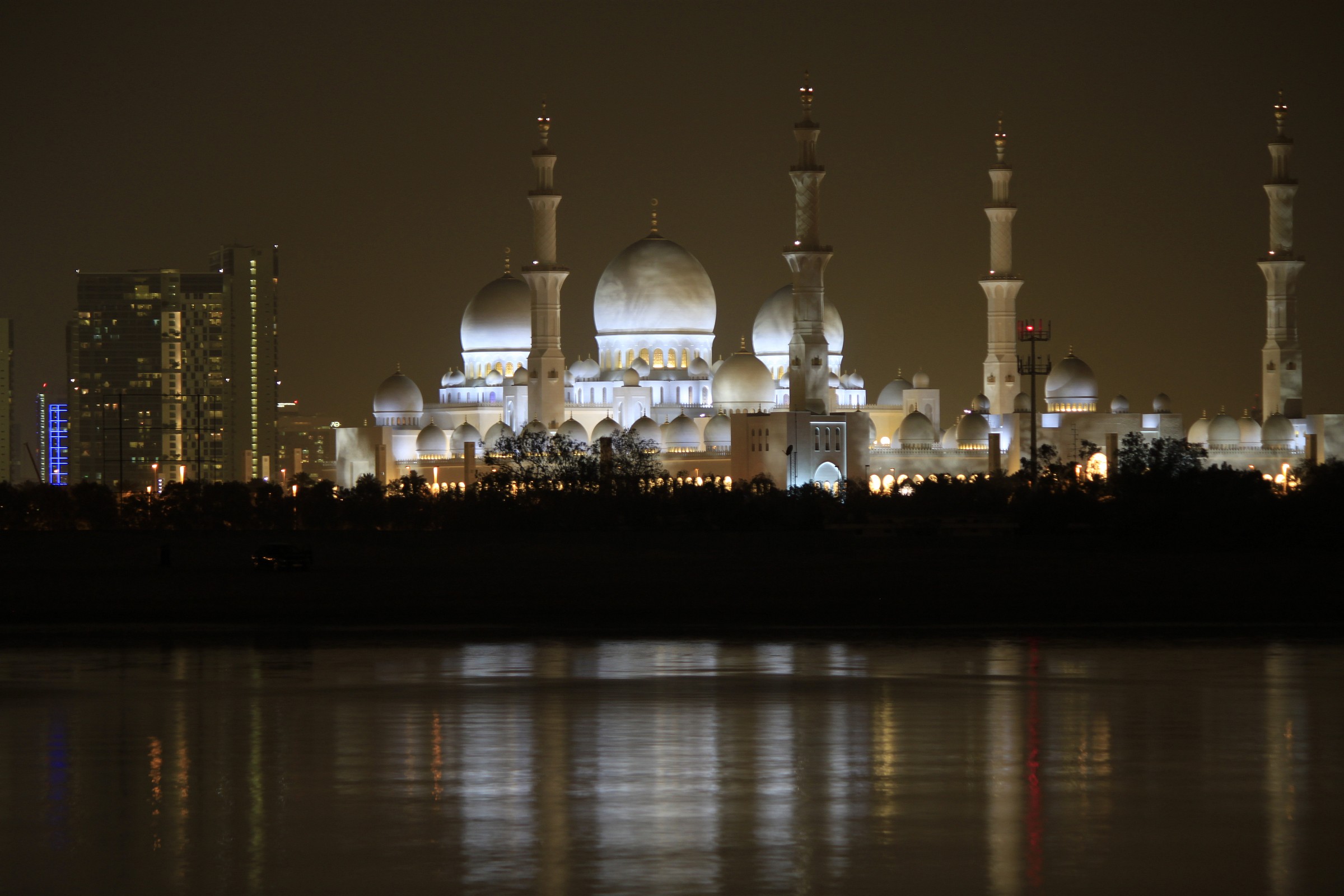 The Sheikh Zayed Grand Mosque in Abu Dhabi