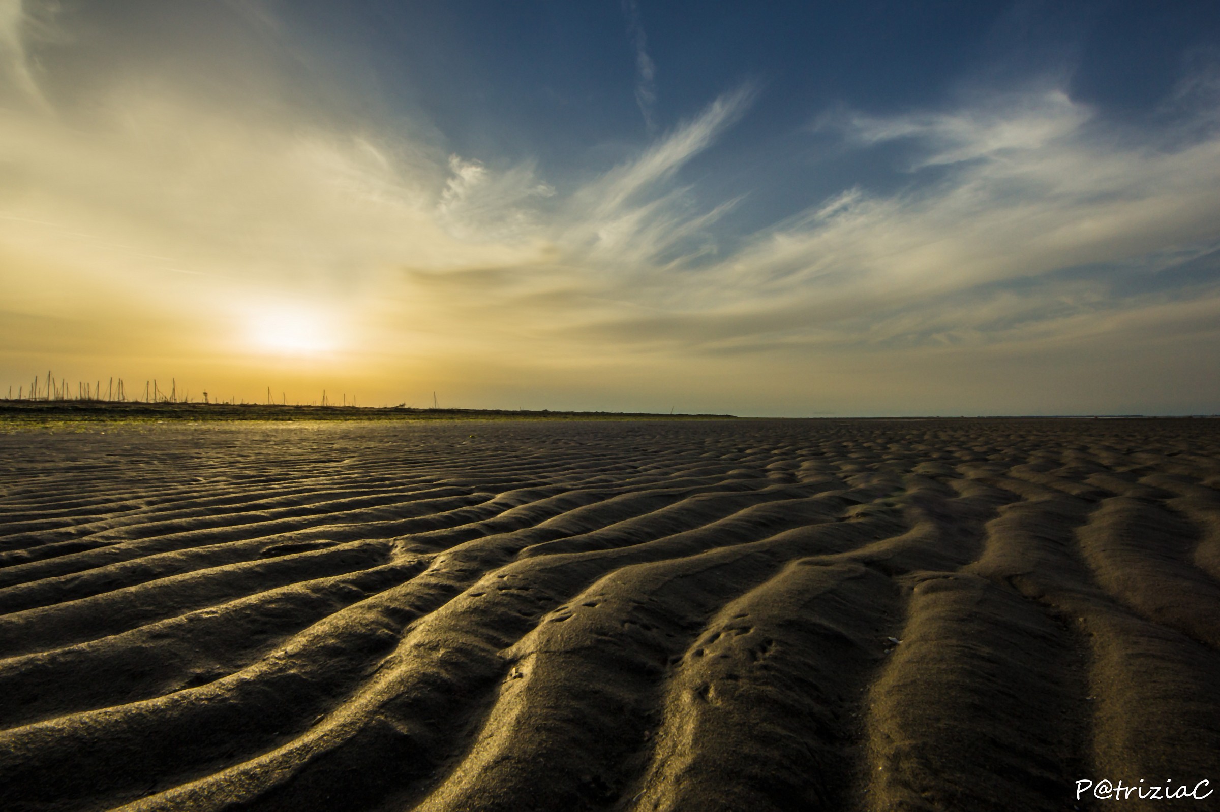 ... Folds of sand ...