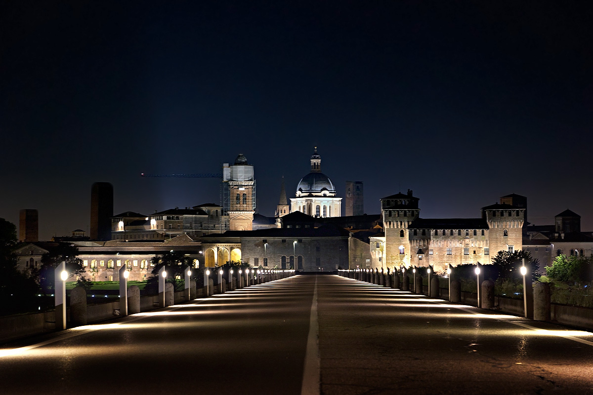 Mantova in notturna