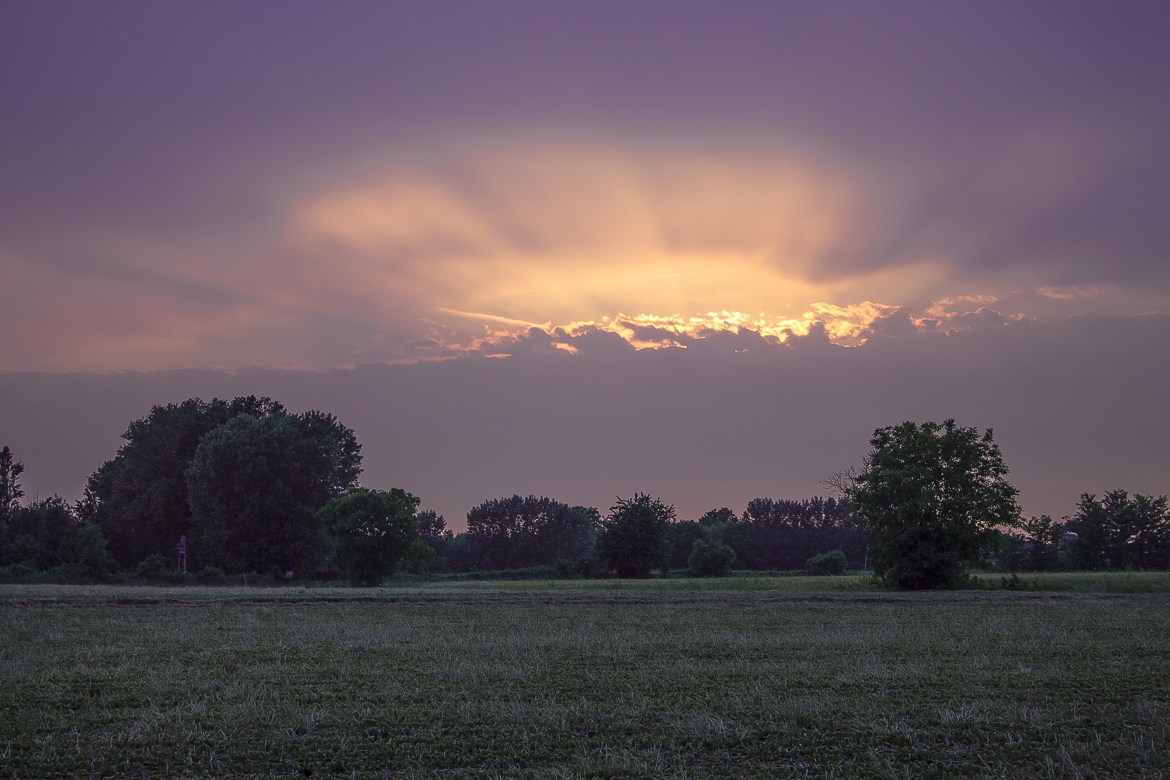 Tramonto dietro al tempaccio