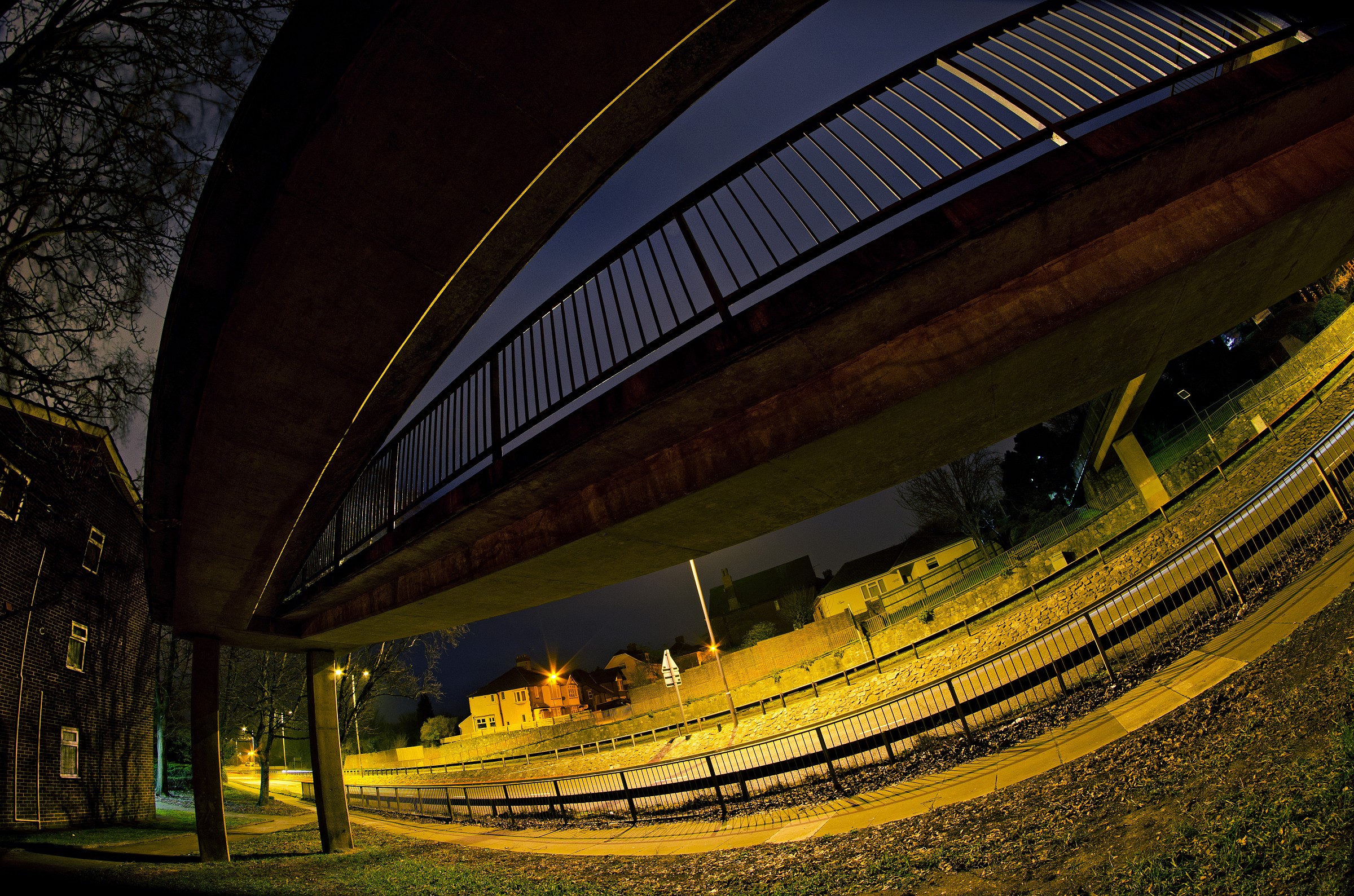 Ponte pedonale, di notte