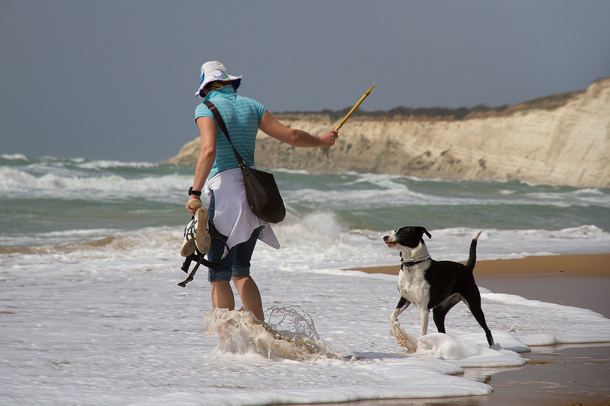 Le mie signore giocano in spiaggia
