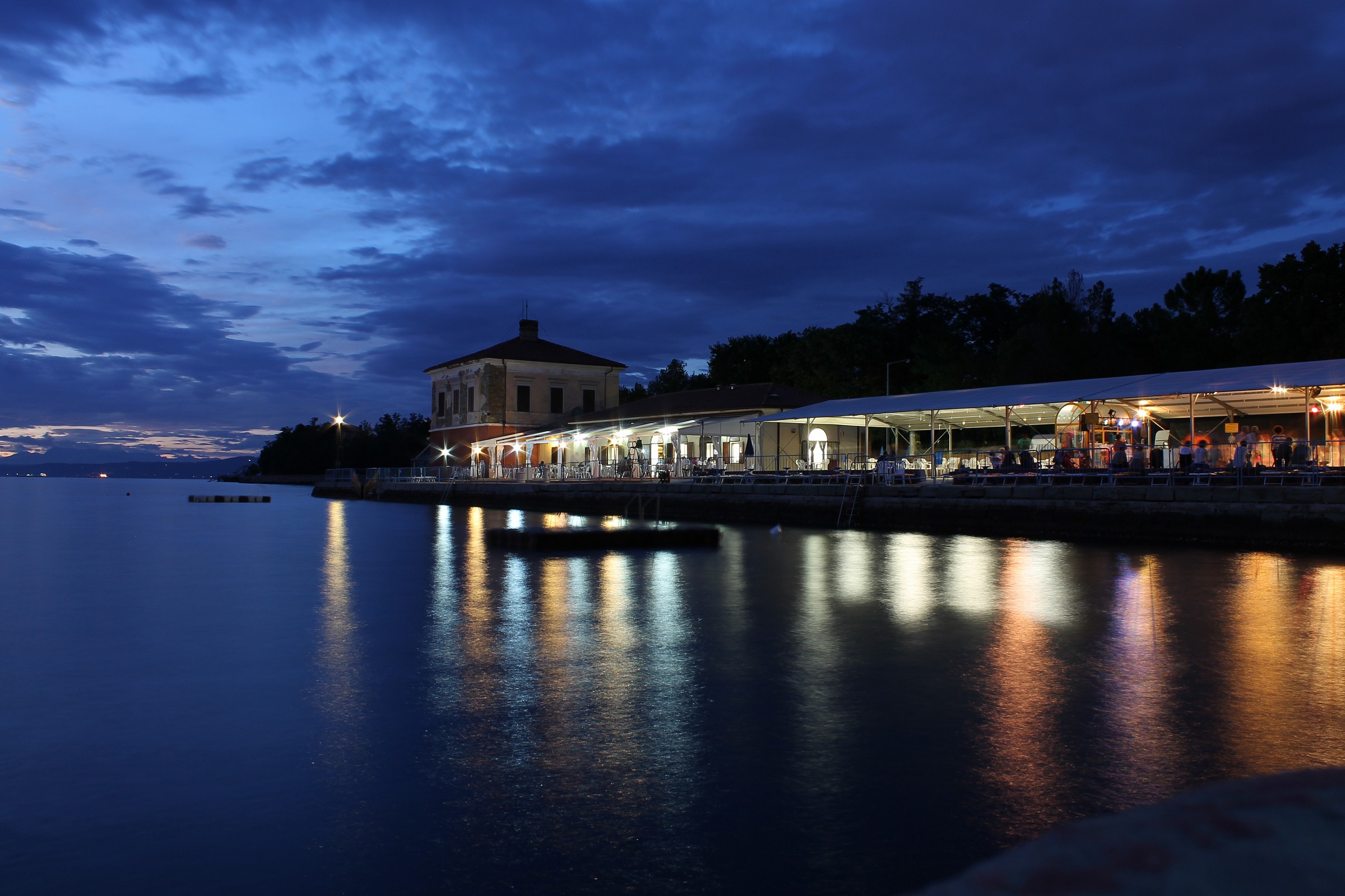an evening of music and sea ...